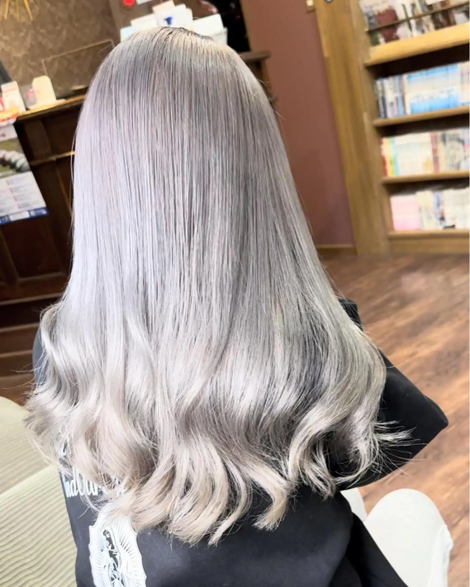 カラー バレイヤージュ ブリーチ グレージュ ハイライトカラー ハイトーンカラー カット ヘアカラー トリートメント Beyond（kitaro）所属・石井辰功也 フリーランス美容師のヘアスタイル