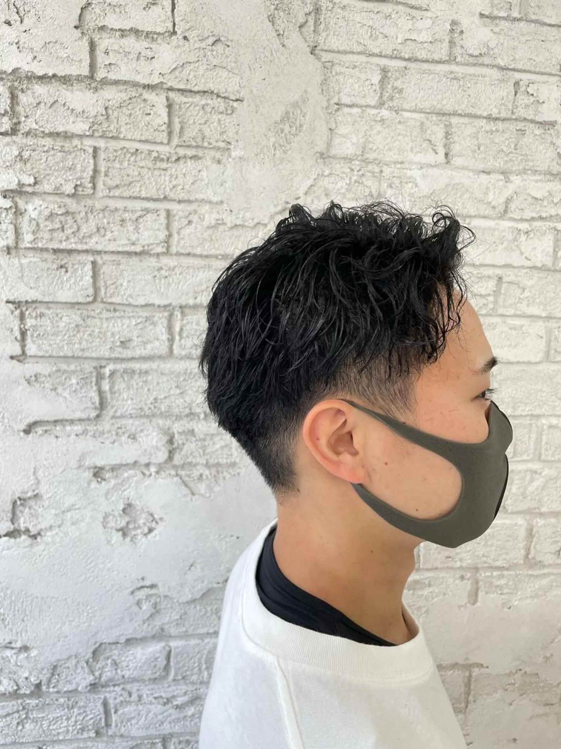 ショート パーマ メンズ メンズパーマ メンズショート メンズツイストパーマ 刈り上げ ショートヘア ブリーチ特化 ハイトーンRYOYAのヘアスタイル