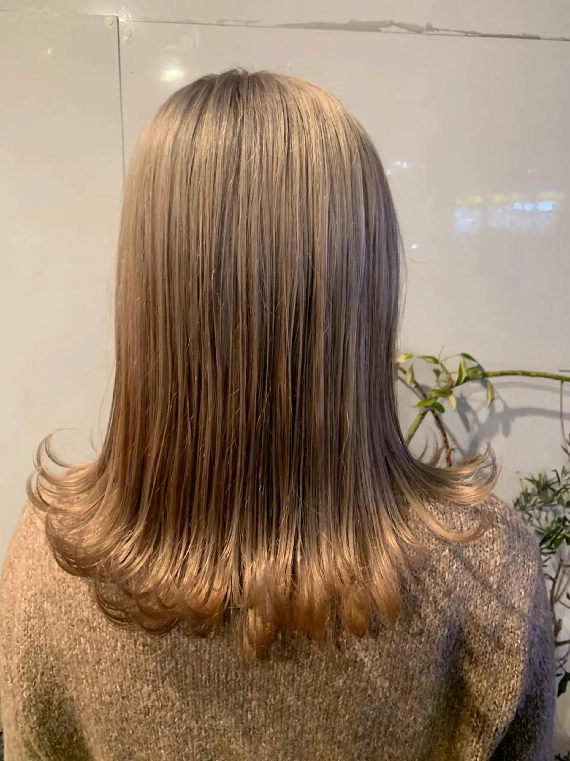 ロング カラー ベージュカラー ブリーチ ケアブリーチ ミルクティーベージュ ヘアカラー トリートメント あべ ゆうかのヘアスタイル