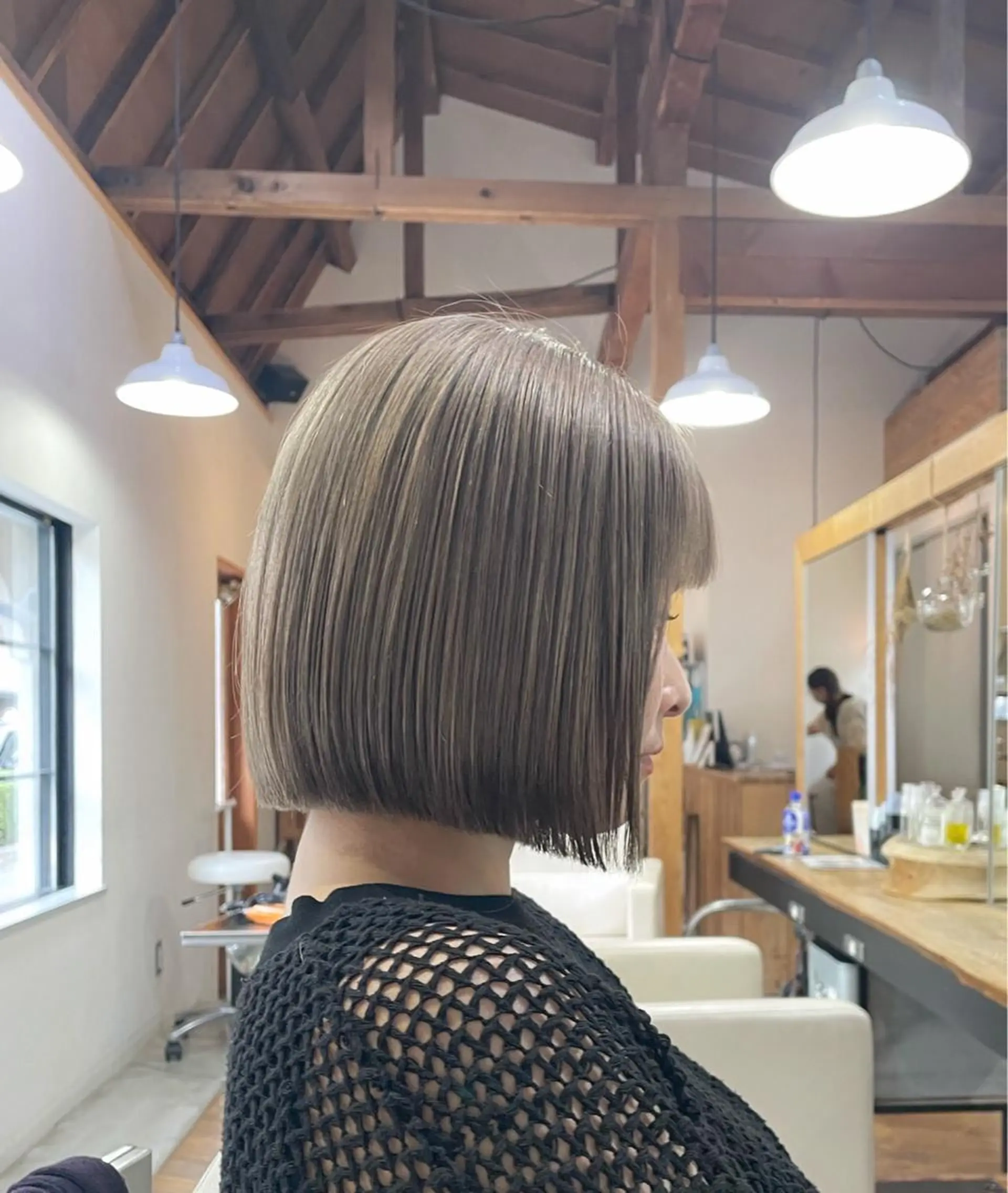 ショート カラー 切りっぱなしボブ ベージュカラー ブリーチ ボブ カット ヘアカラー 野間 祐哉のヘアスタイル