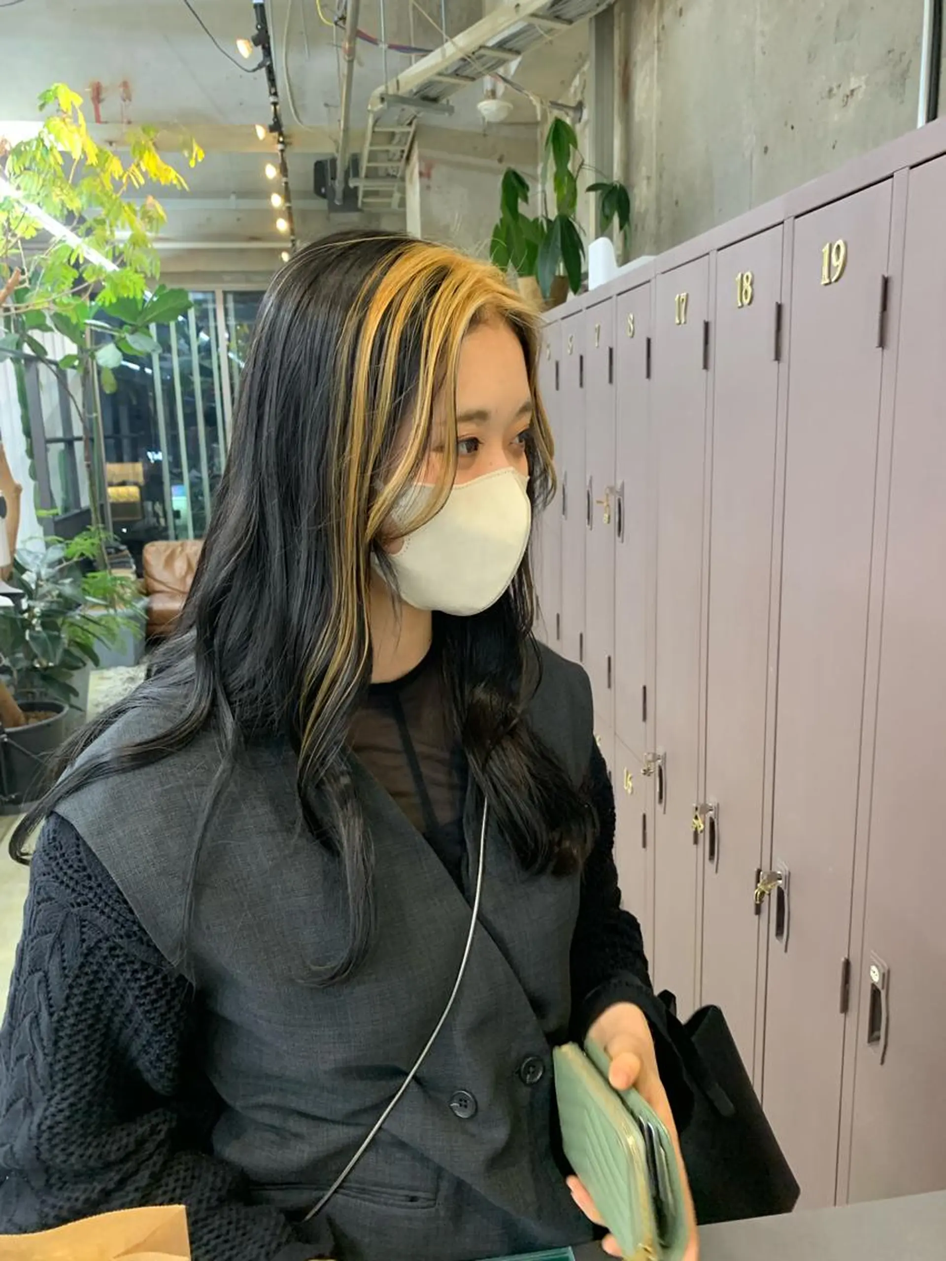 セミロング カラー ミストバング ブリーチ 抜きっぱなしブロンド デザインカラー イヤリングカラー ヘアカラー 日韓レイヤー🇰🇷 艶カラー/ナカネのヘアスタイル