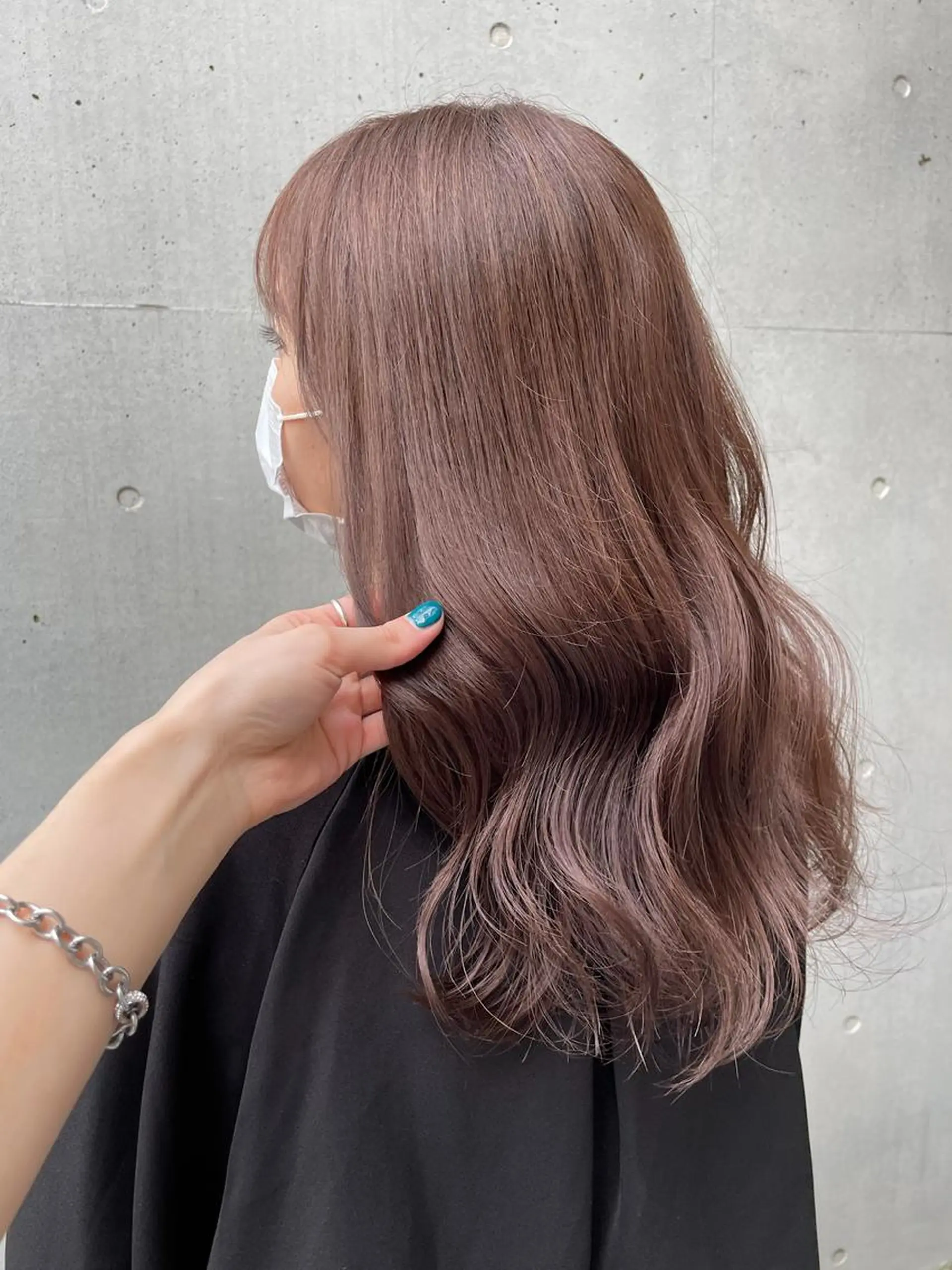 ミディアム ラベンダーベージュ 透明感カラー🥣 大平優香のヘアスタイル