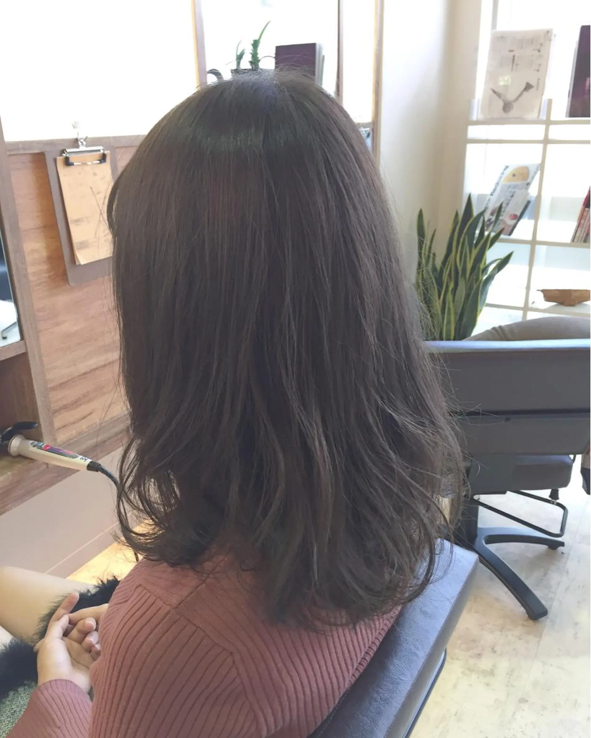 ミディアム セミロング カラー グレージュ イルミナカラー 青木 茂樹⭐️ 透明感カラーのヘアスタイル
