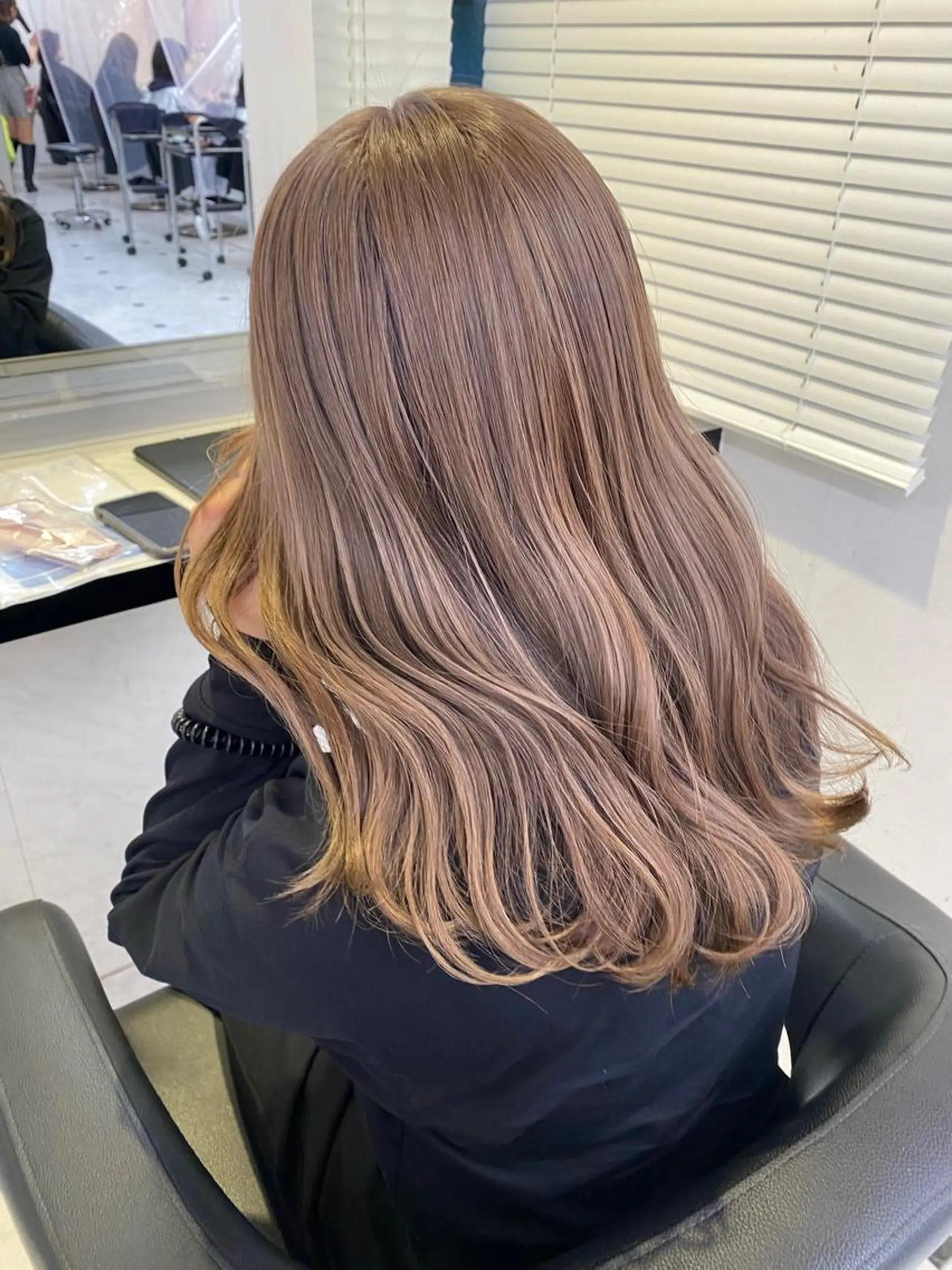 セミロング カラー ケアブリーチ 韓国レイヤーKYONのヘアスタイル