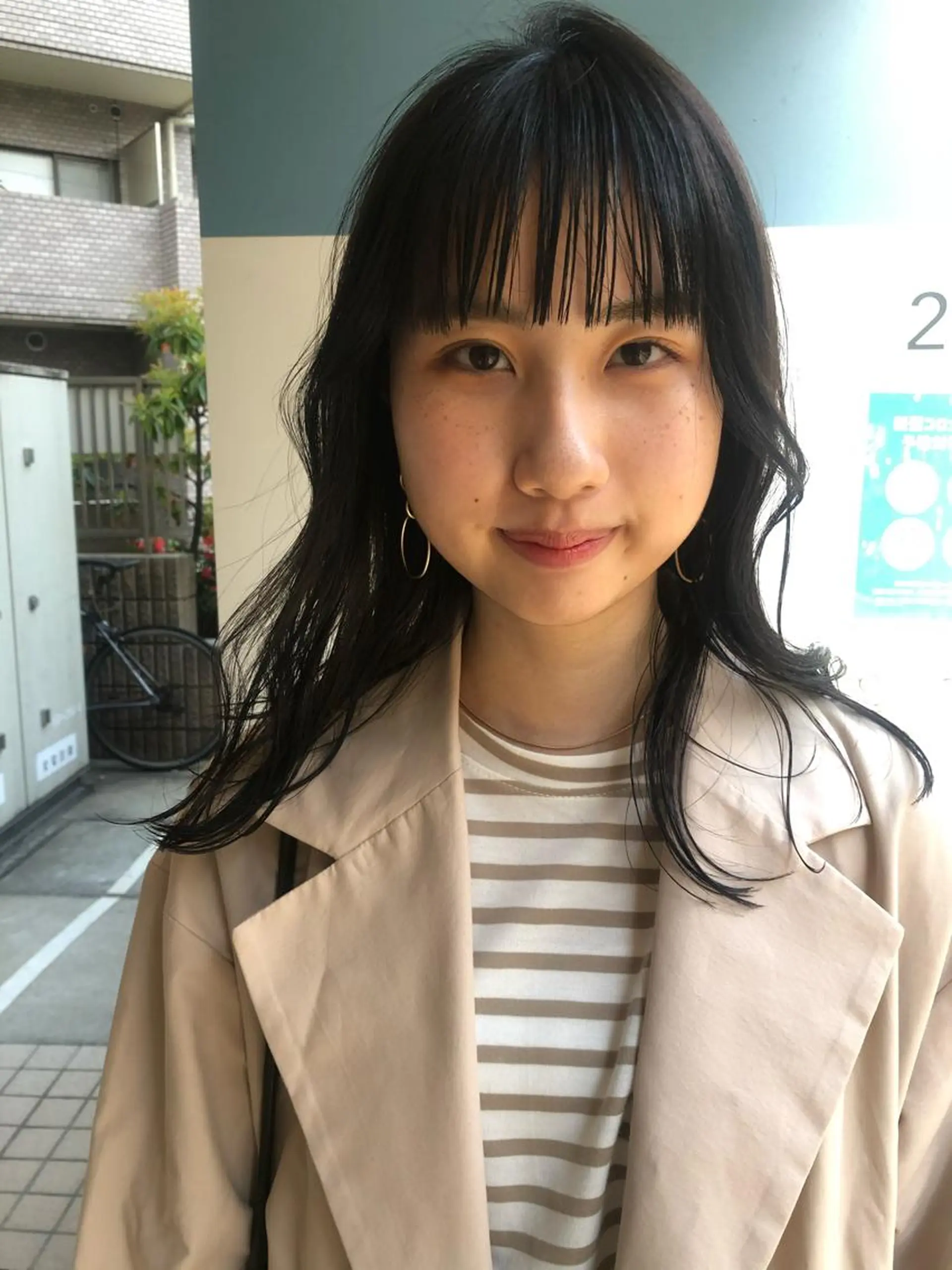 セミロング カラー アディクシーカラー 黒髪 古屋 花織のヘアスタイル