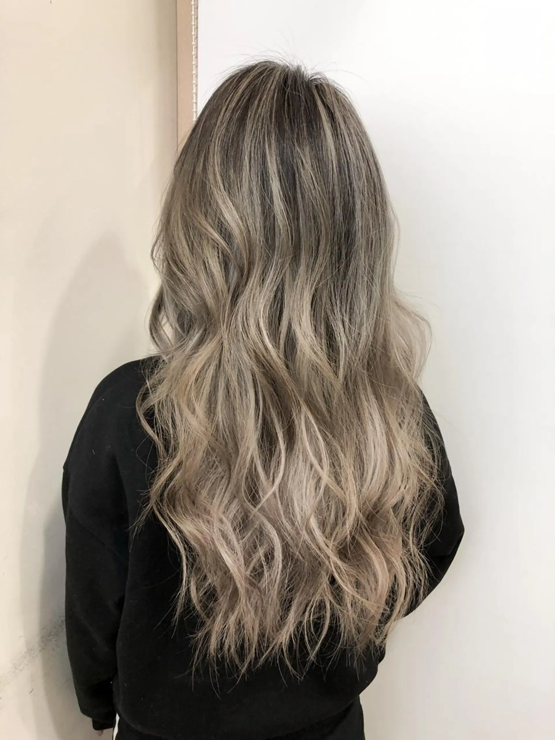 ロング カラー グラデーションカラー WONK. ウォンク 心斎橋のヘアスタイル