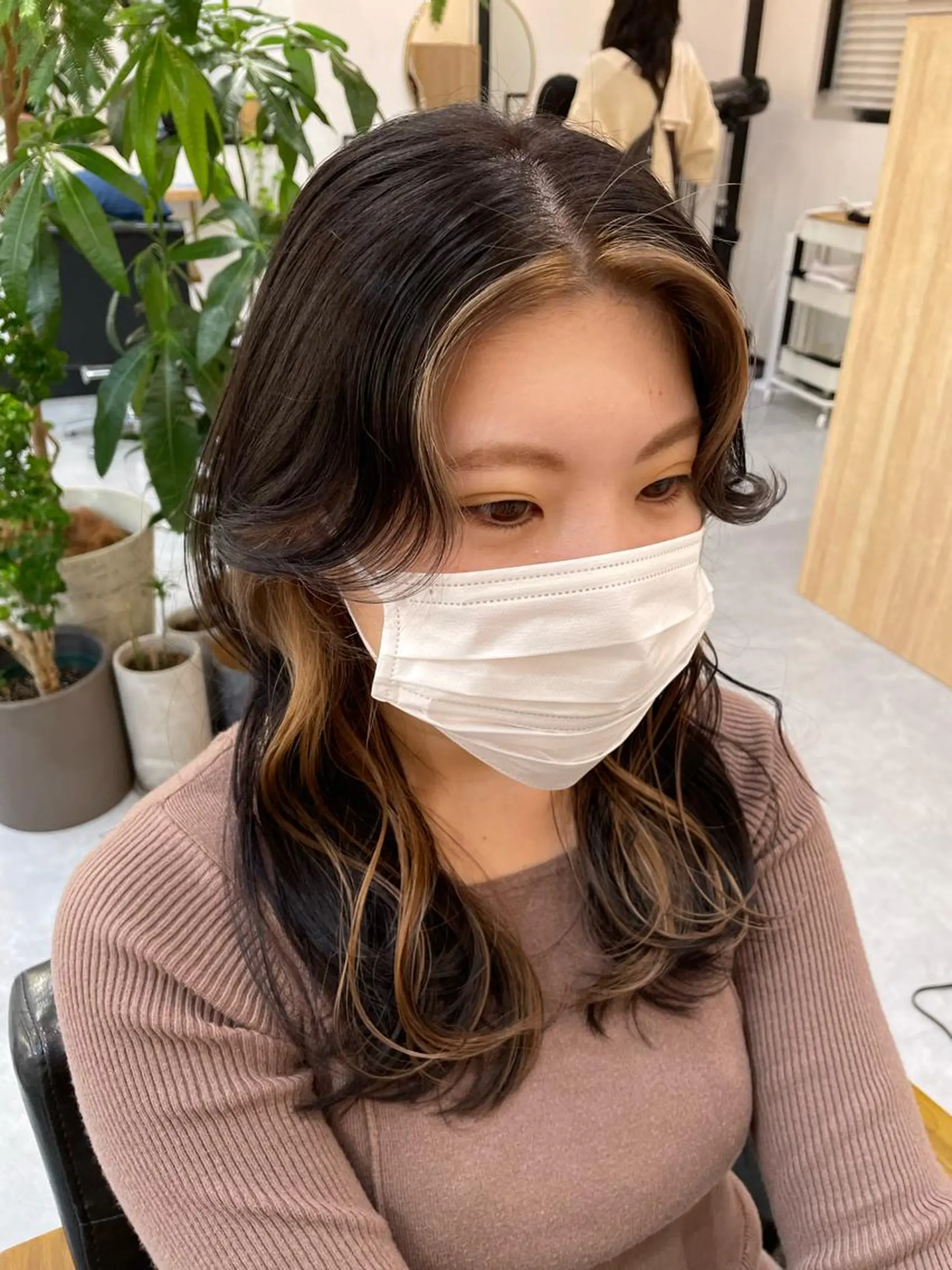 セミロング カラー 高梨 菜々のヘアスタイル