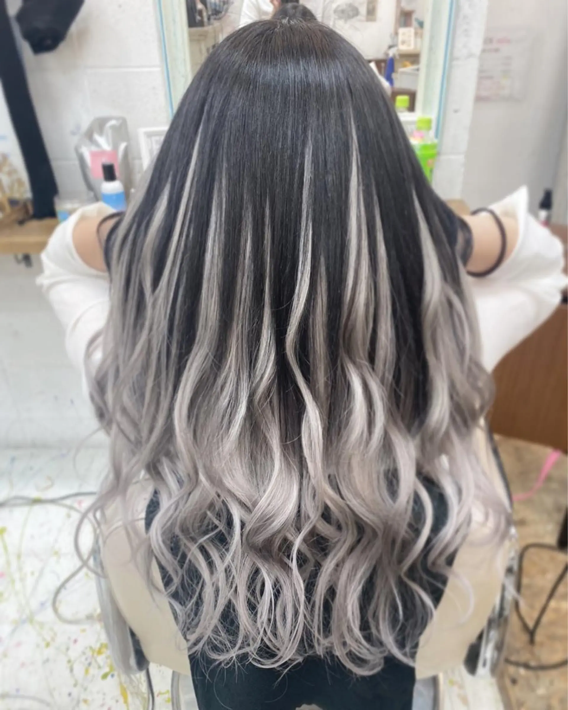 セミロング カラー シールエクステ ダークグレー シルバー エクステ エクステ Fan.ray副店長 🌈 響希のヘアスタイル