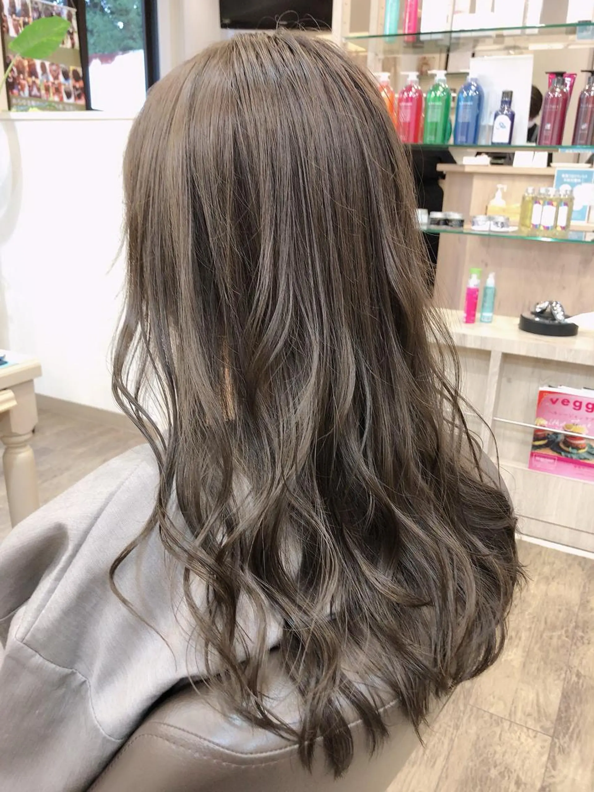 セミロング カラー ベージュカラー イルミナカラー ヘアカラー 尚平 髪質改善 大人のデザインカラーのその他イメージ
