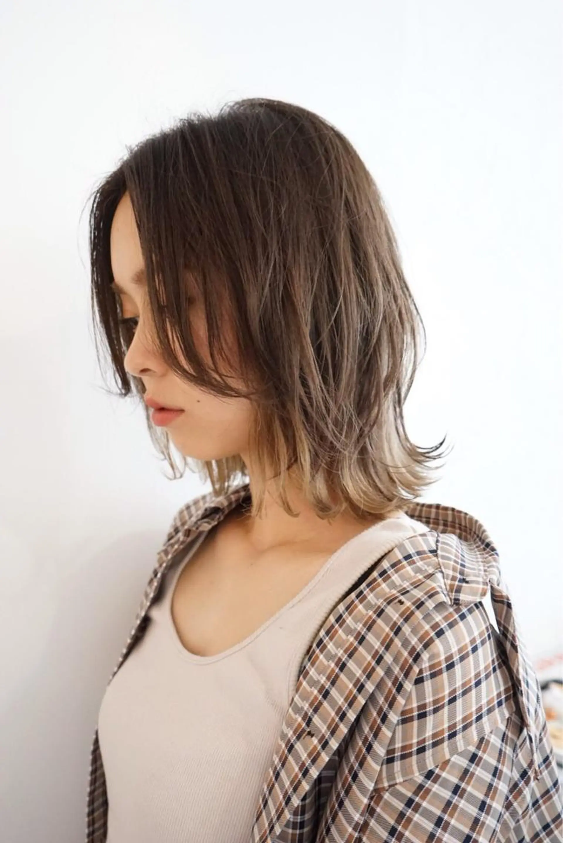 ミディアム カラー ベージュカラー グラデーションカラー 渋谷ブリーチカラー 韓国ヘアyuikoのヘアスタイル