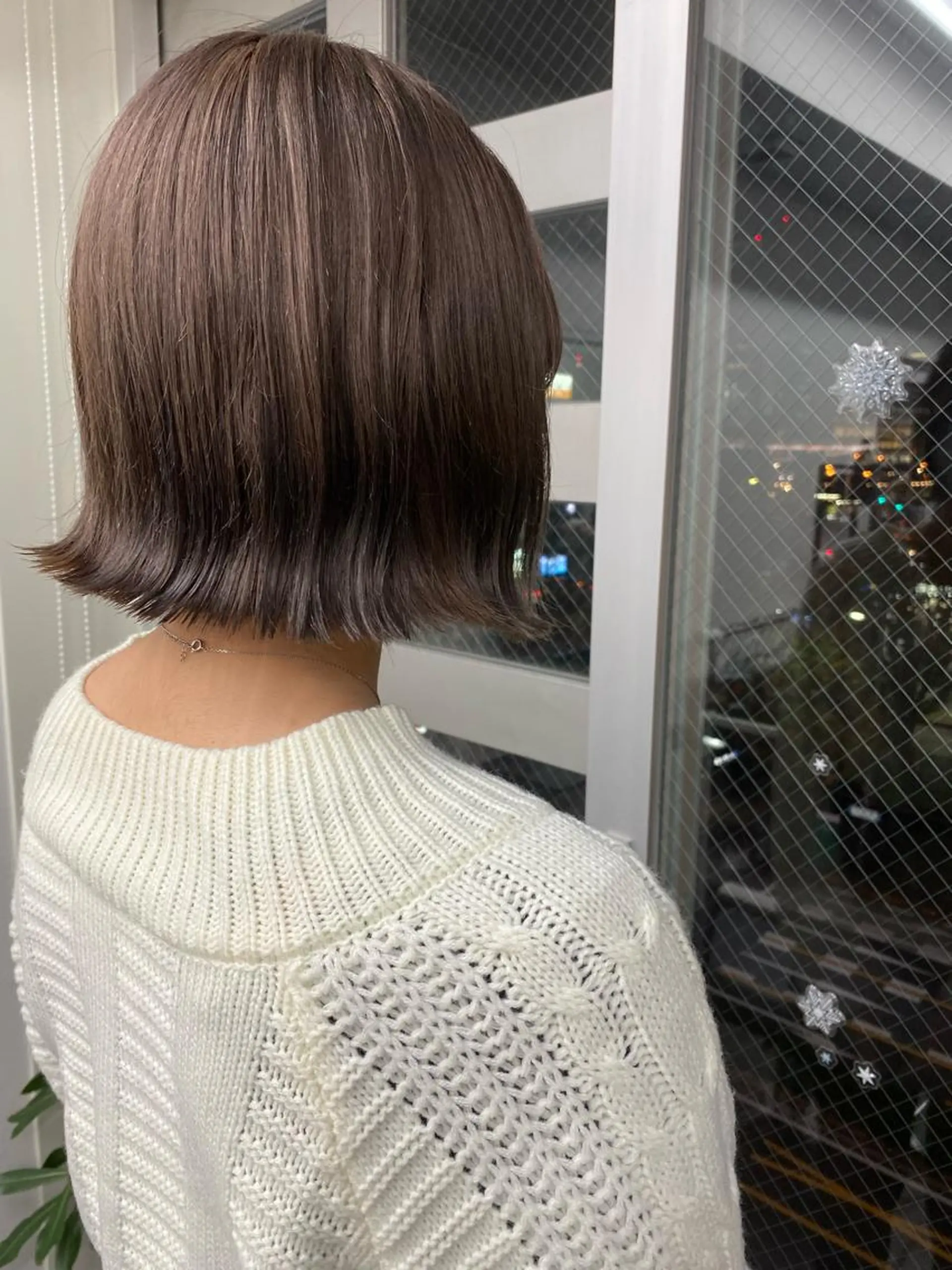ショート カラー ダブルカラー ハイトーンカラー インナーカラー 外ハネヘア カット ヘアカラー 👻個性派/透明感 /栄/misaのヘアスタイル