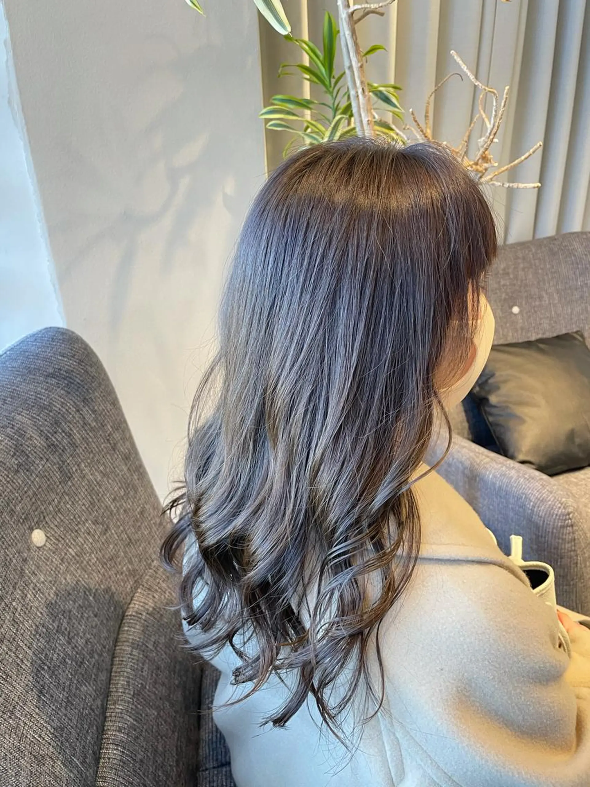 ミディアム カラー アッシュ Eleanor 立川北口のヘアスタイル