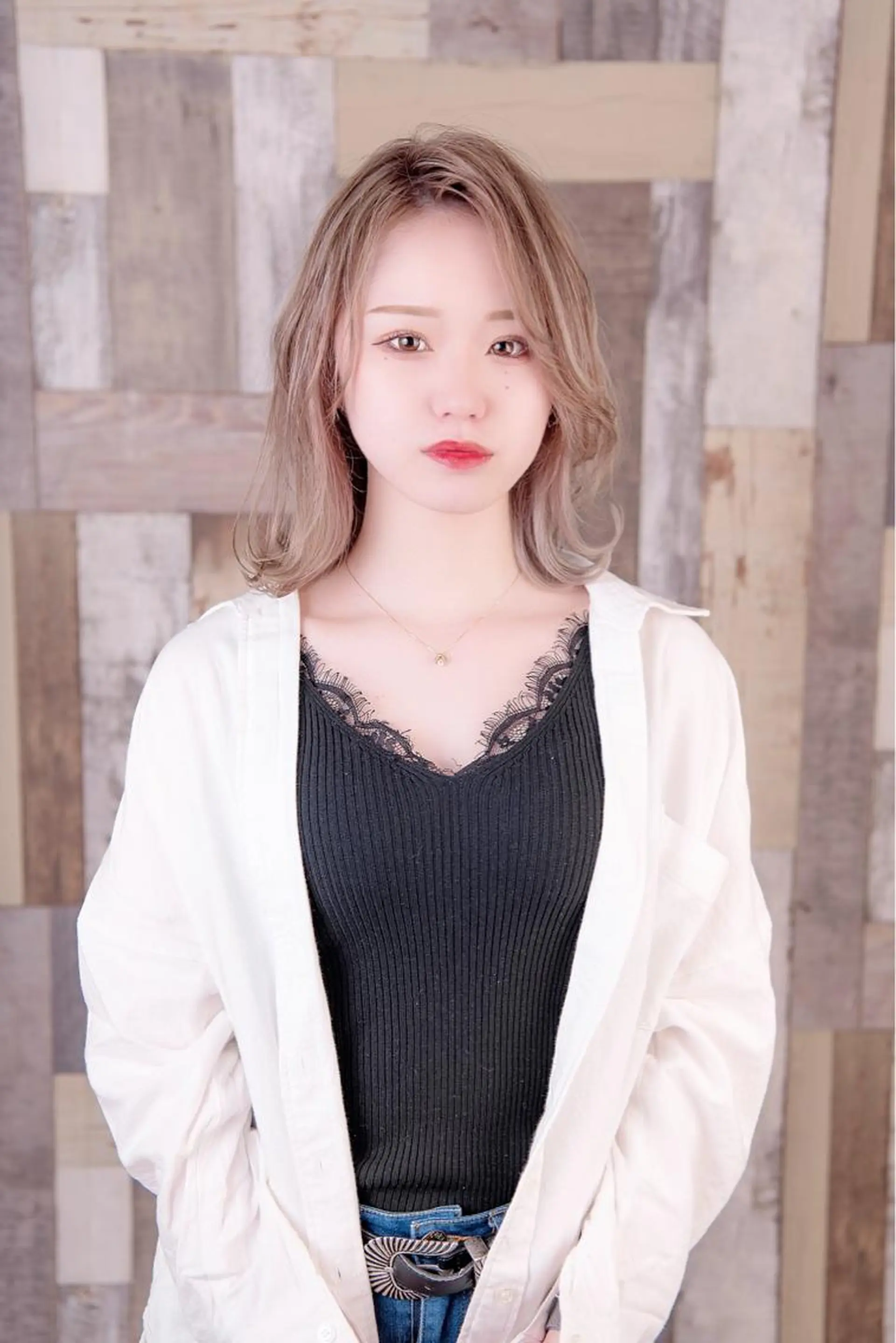 ミディアム カラー ブリーチ Aile所属・酸性ストレート／カラ ー/山下高明のヘアスタイル