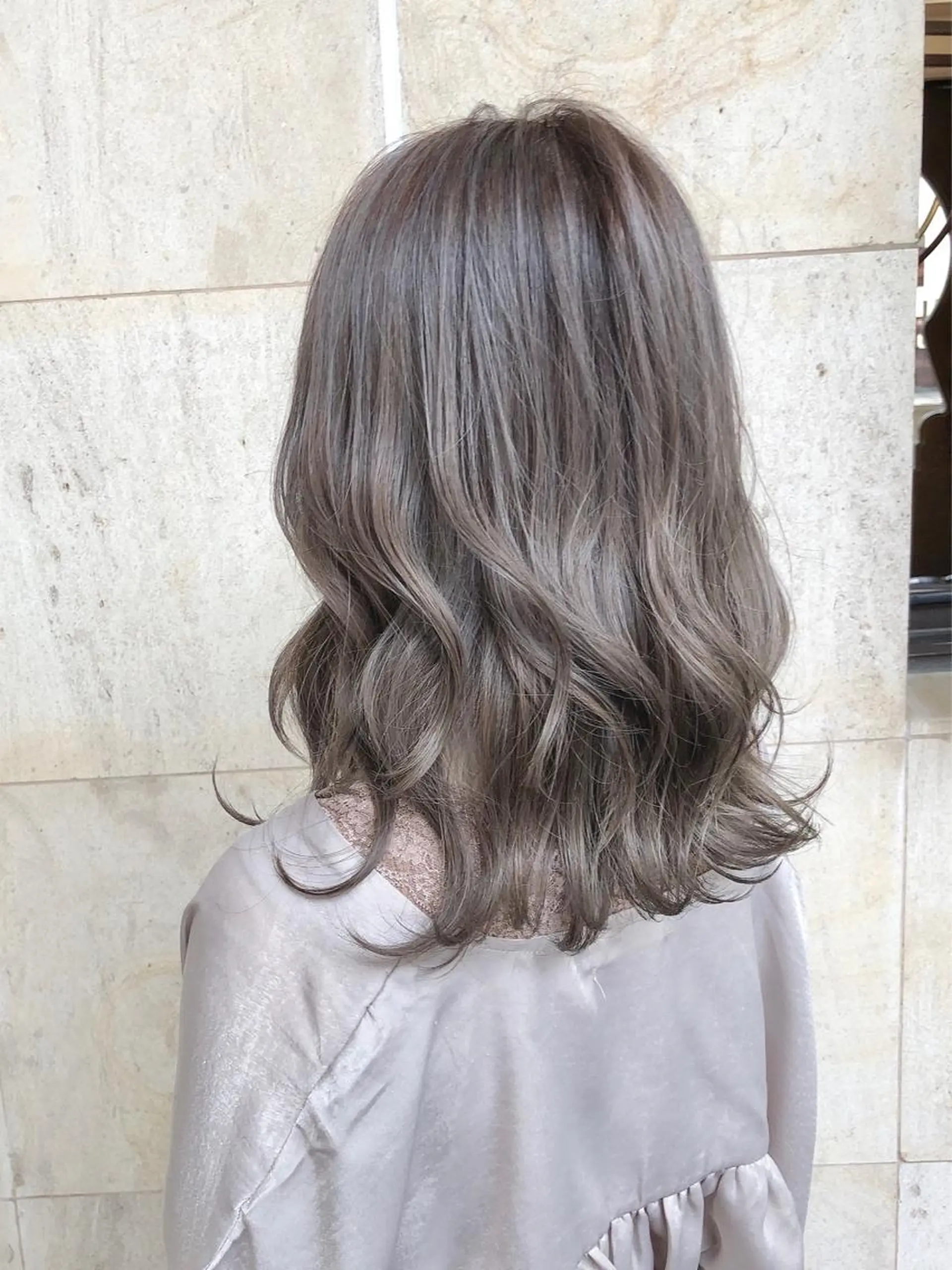 ミディアム カラー ブリーチ ケアブリーチ ダブルカラー グラデーションカラー グレージュ カット ヘアカラー トリートメント ヘッドスパ 韓国風/美髪/透明感 hiroのヘアスタイル
