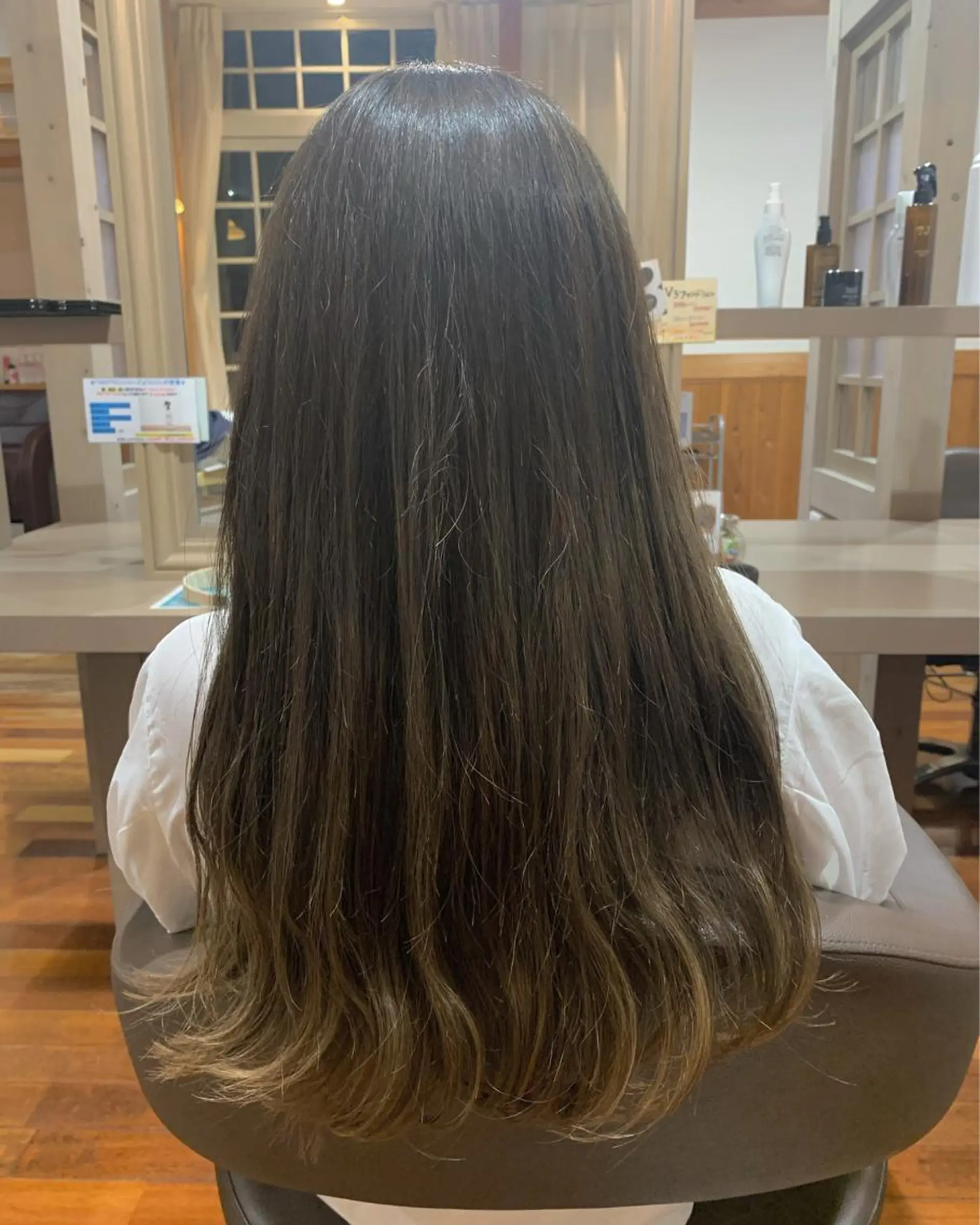 ロング カラー ベージュカラー グラデーションカラー 狩野 くるみのヘアスタイル