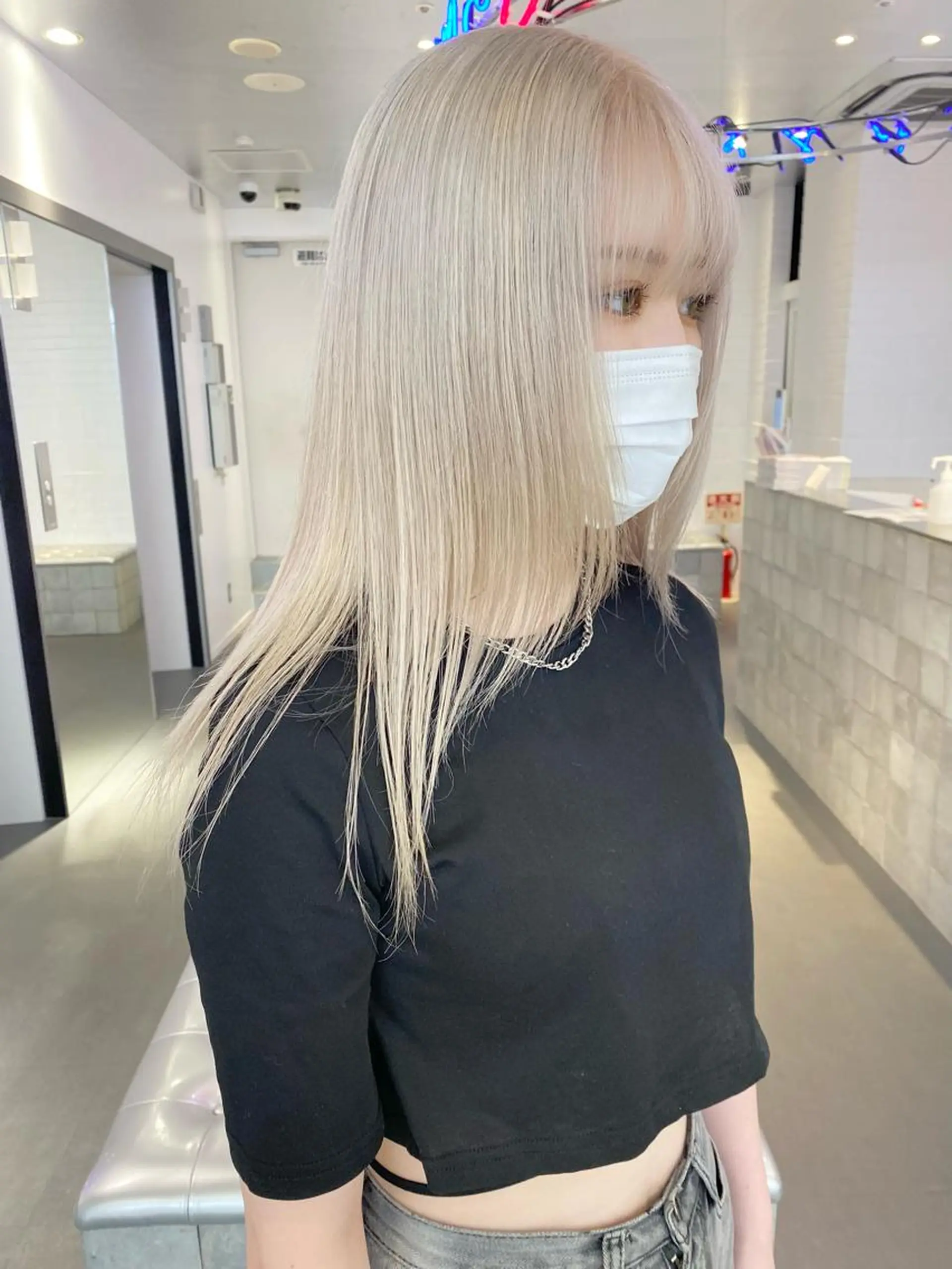 セミロング カラー ヘアアレンジ ベージュカラー ホワイトベージュ ヘアカラー トリートメント 🎨ハイトーン/ 切りっぱなし みつきのヘアスタイル