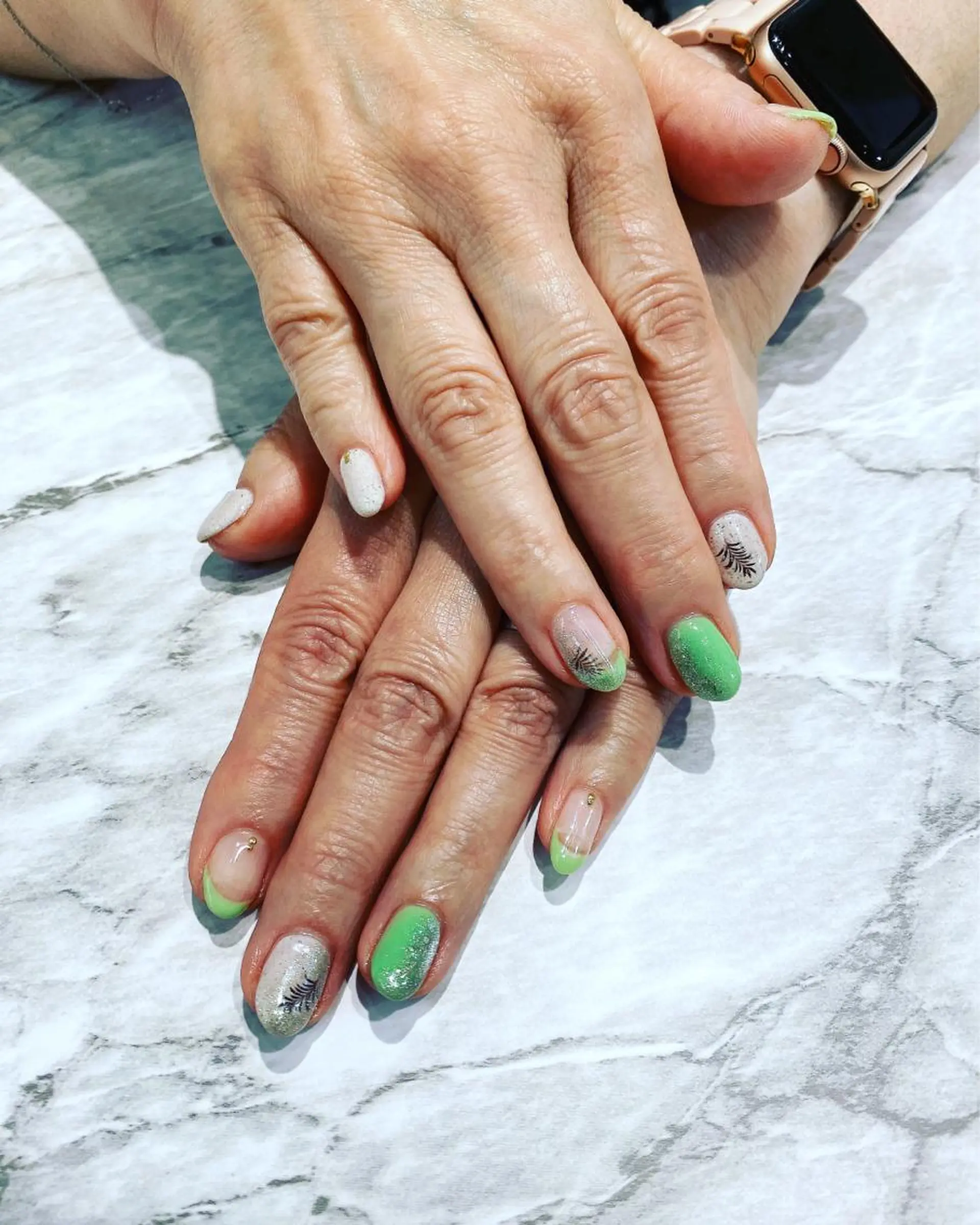 ネイル グリーン ハンドネイル フットネイル ハンドケア nail salon  AlgeTy所属・✴︎:.｡. MAKI.｡.:✴︎のネイルデザイン