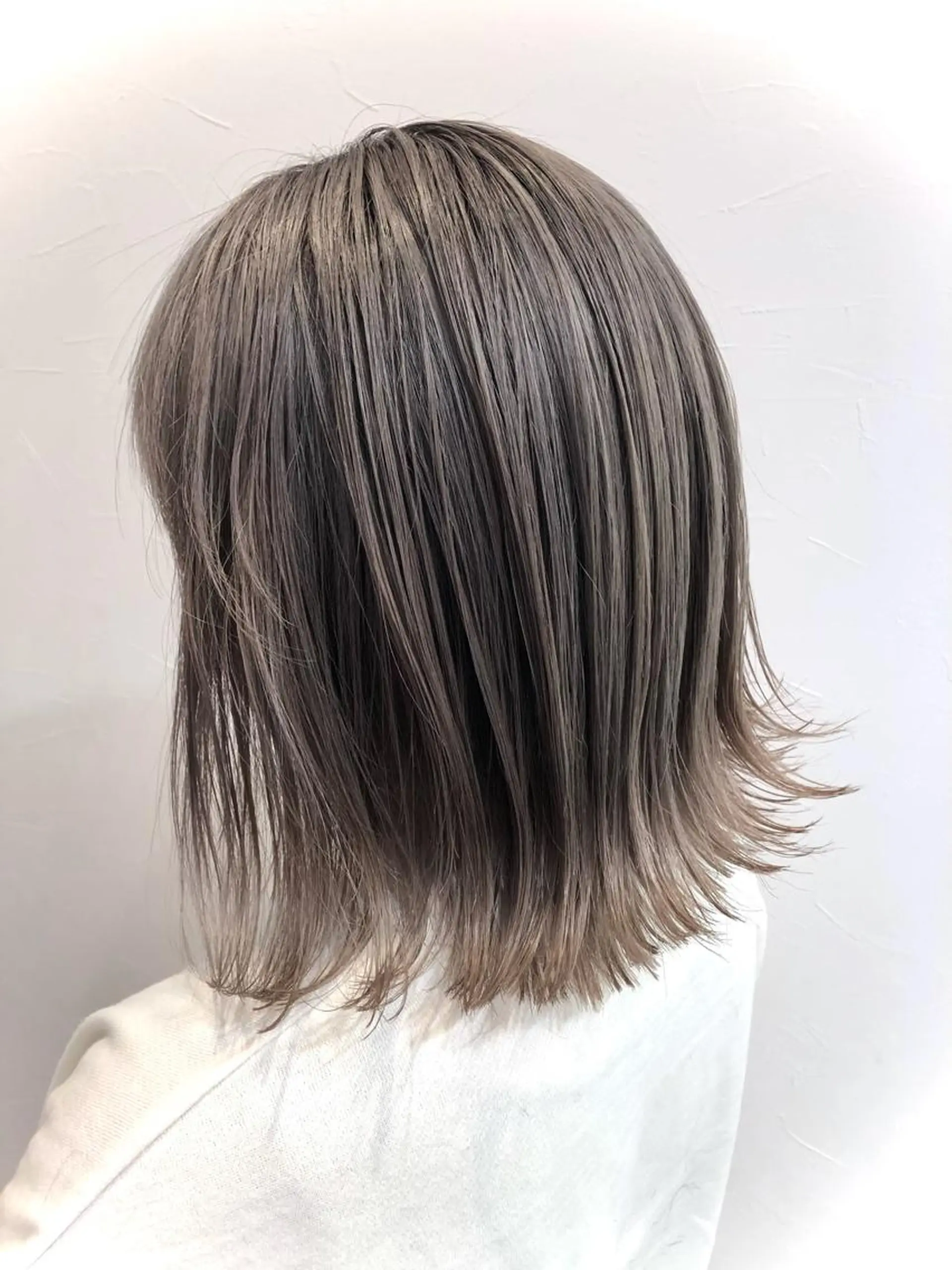 ミディアム カラー 切りっぱなしボブ アッシュ ブリーチ 透明感カラー ボブ ヘアカラー 🔶PAIR🔶 TAKAのヘアスタイル