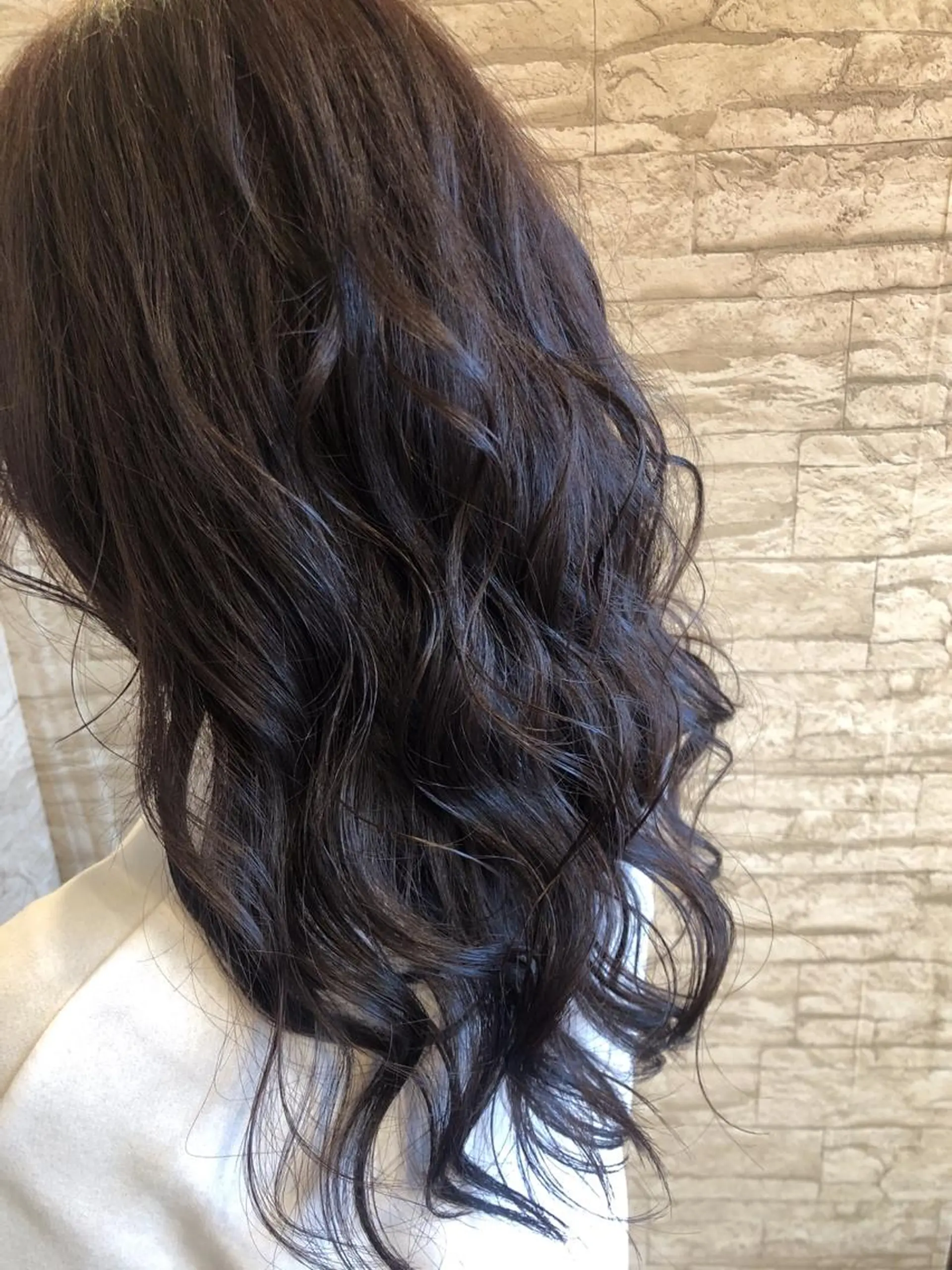 セミロング カラー 透明感カラー パープルカラー 久保田 茜のヘアスタイル