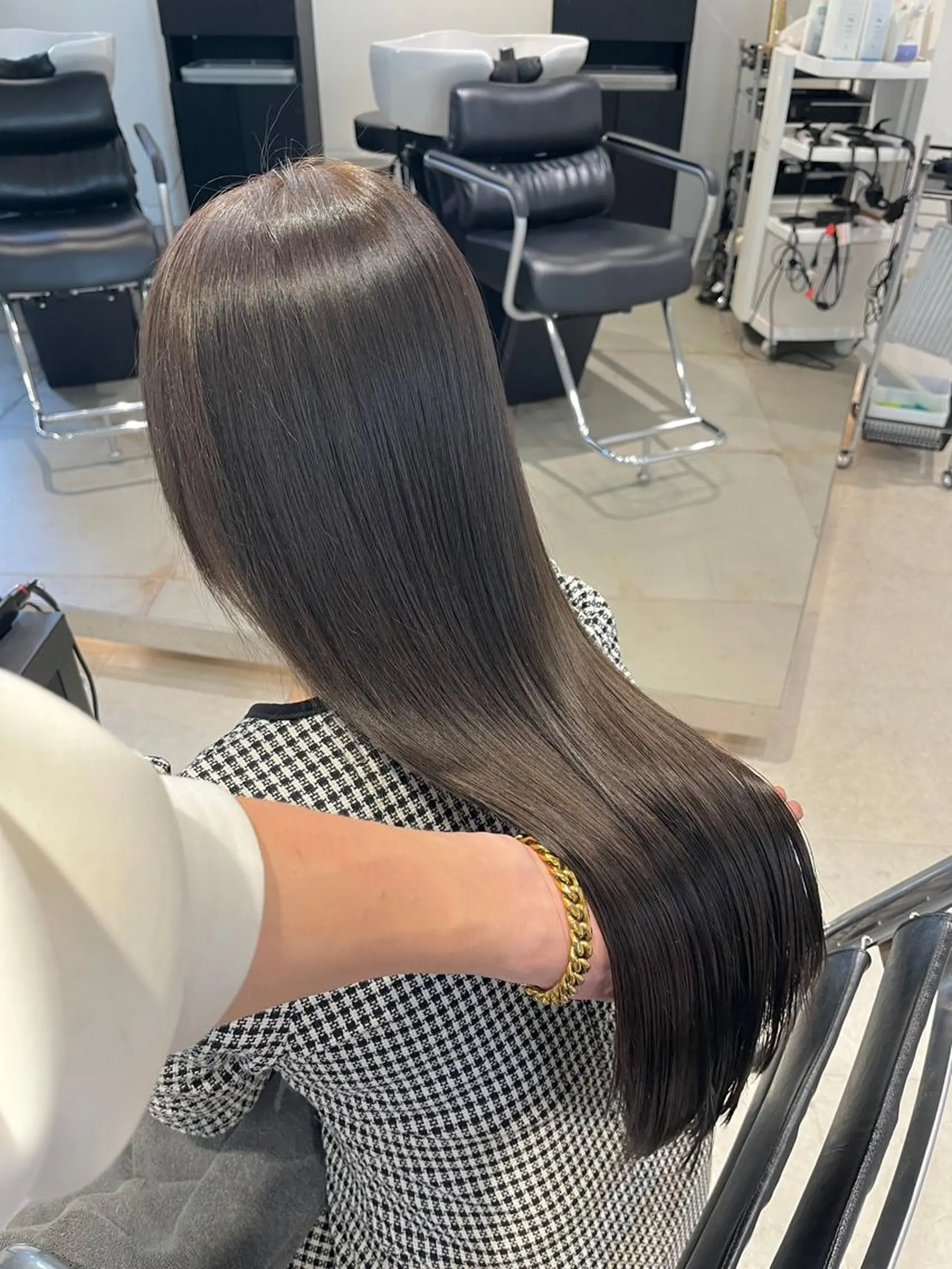 セミロング カラー パーマ ヘアアレンジ メンズ キッズ ネイル マツエク・マツパ アイブロウ グレージュ オリーブグレージュ オリーブグレー ヘアカラー トリートメント 🌸グレージュ/ 艶髪🌸yutaのヘアスタイル