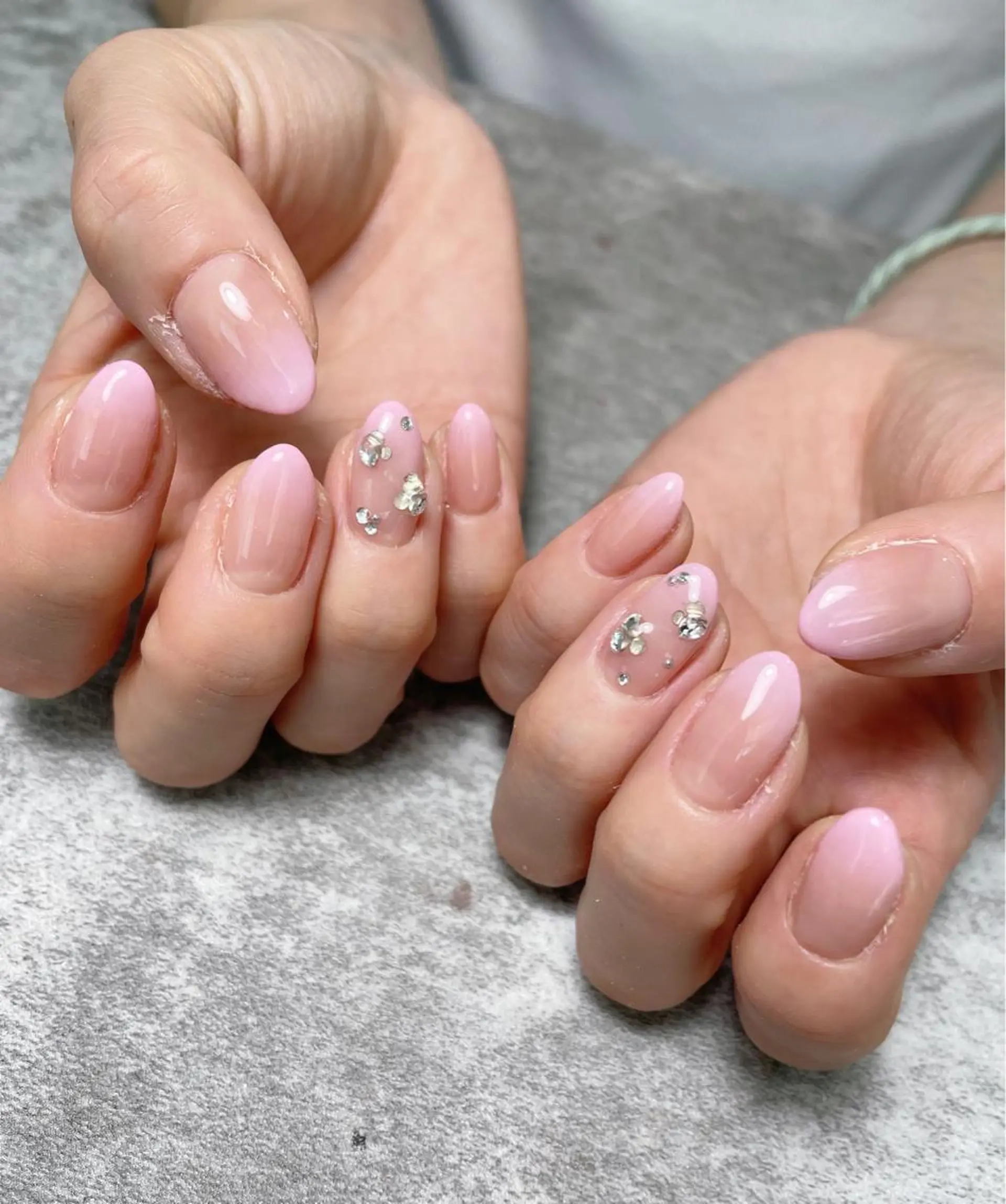 ネイル グラデーション オフィスネイル ピンク ストーンネイル ハンドネイル ma riのネイルデザイン