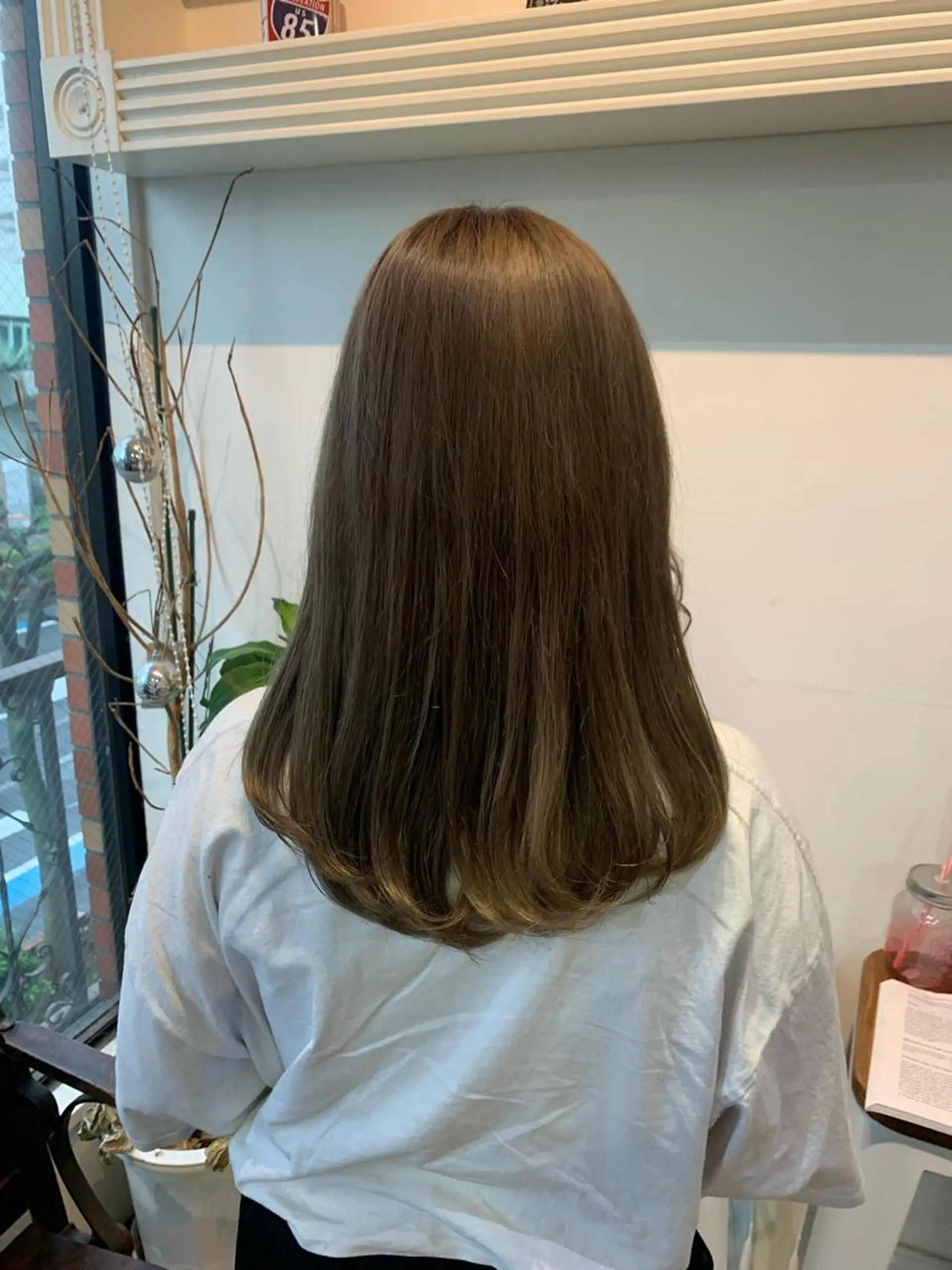ミディアム カラー ヘアアレンジ ベージュカラー ミルクティーベージュ ヘアカラー トリートメント ヘアセット 金子 廉のヘアスタイル