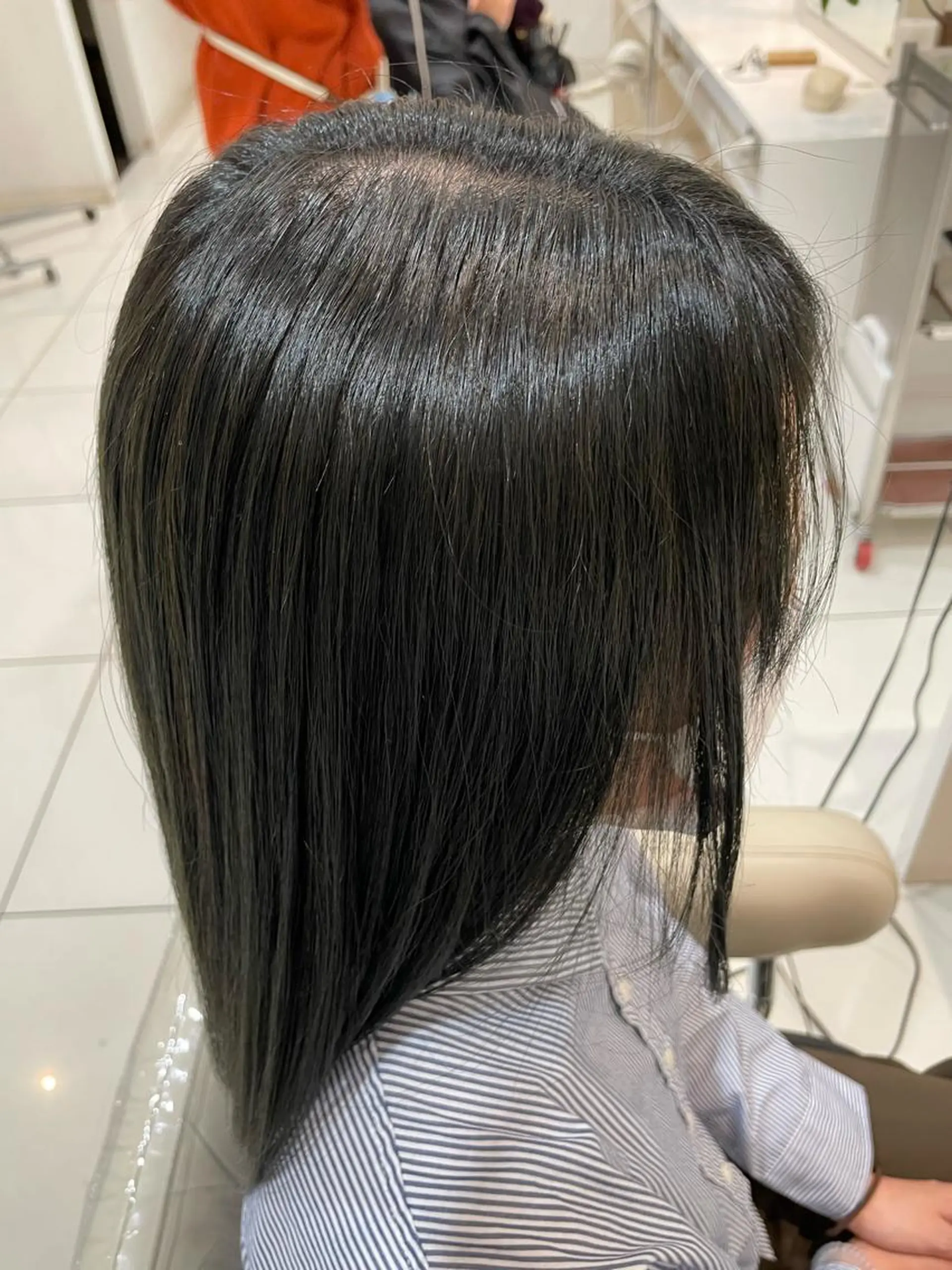 セミロング カラー オリーブカラー JERICHO HAIR所属・河野 由佳の眉毛・アイブロウイメージ