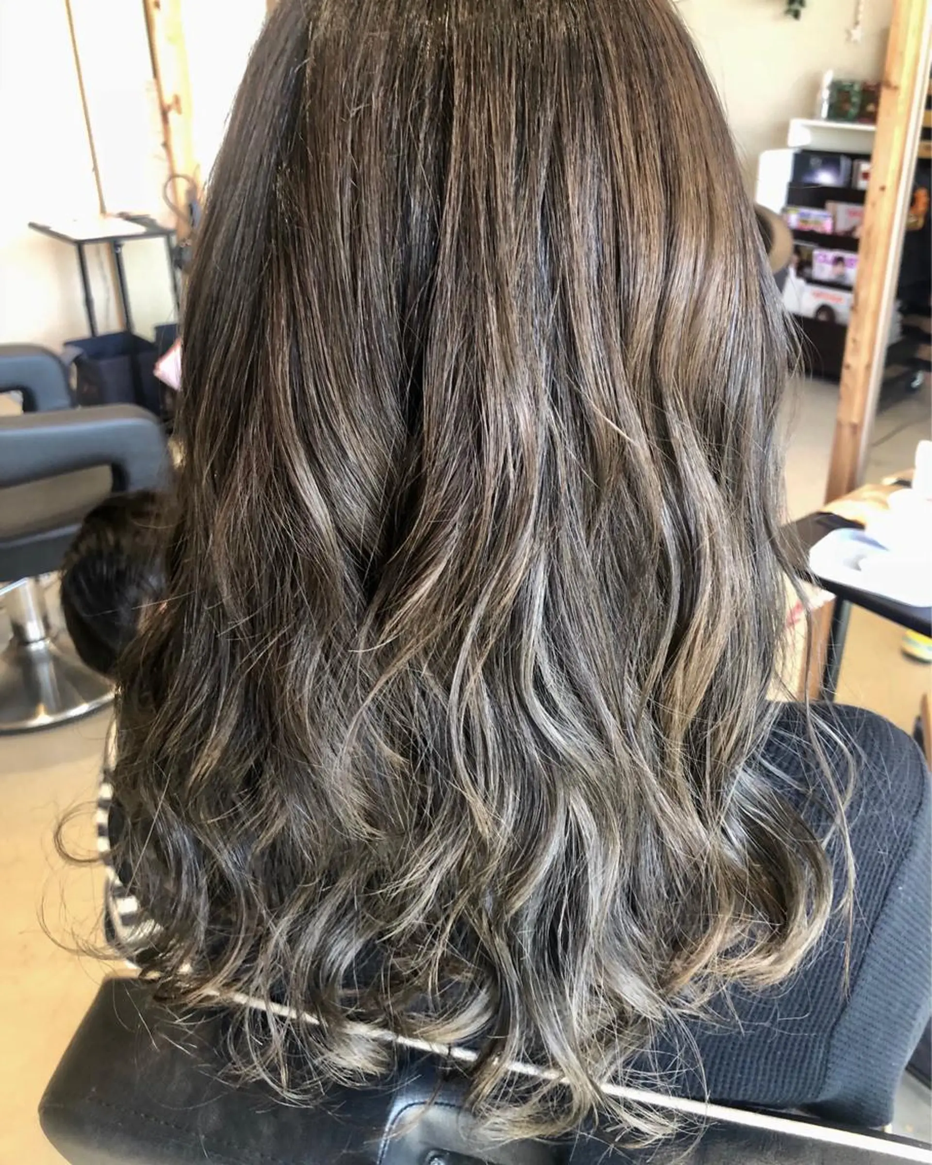 カラー 早川 真幸のヘアスタイル