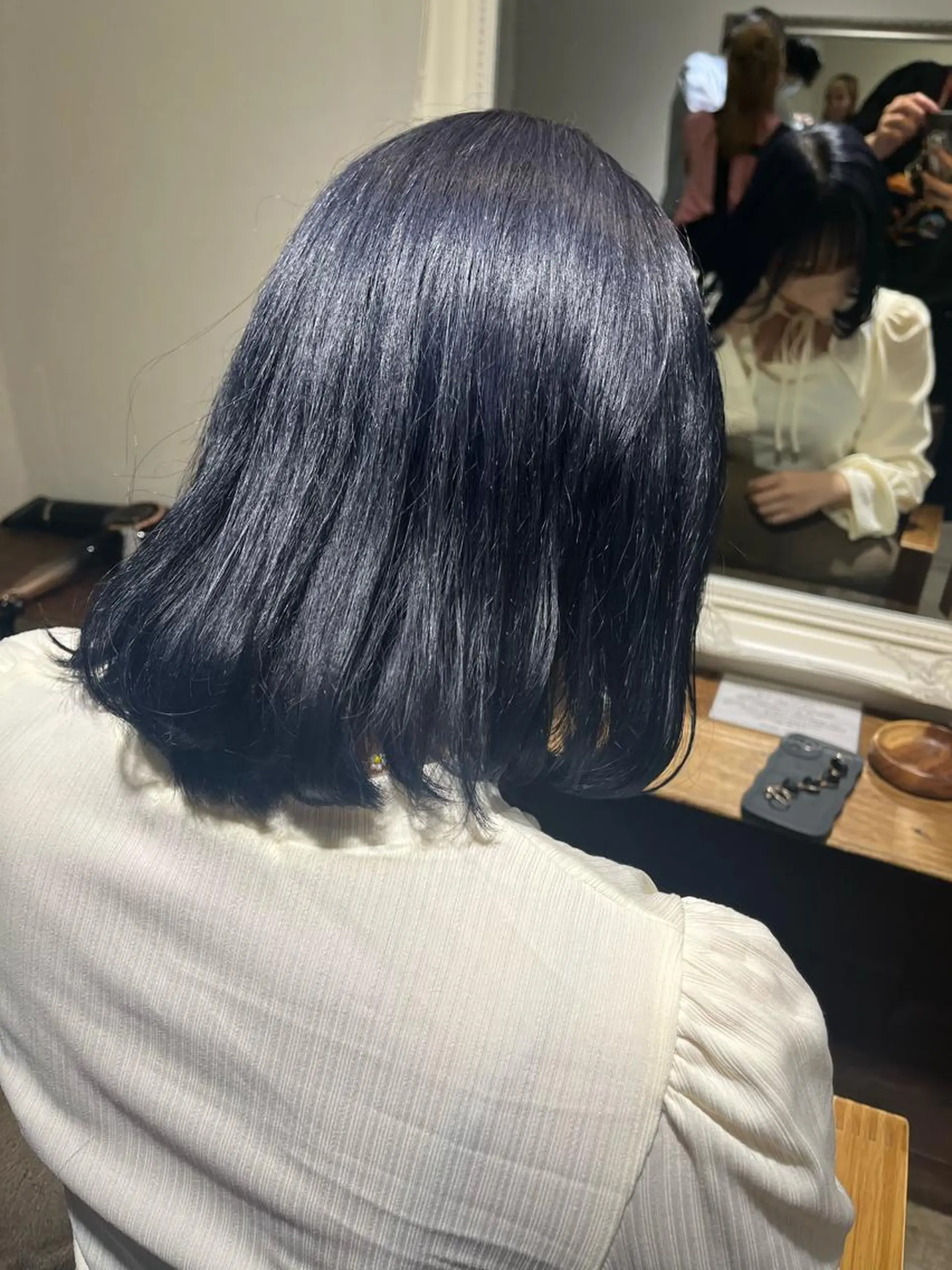 カラー 黒髪 ブリーチ ブルーカラー ブルーブラック カット ヘアカラー えんぐちとも／透明感 カラー／博多ボブのヘアスタイル