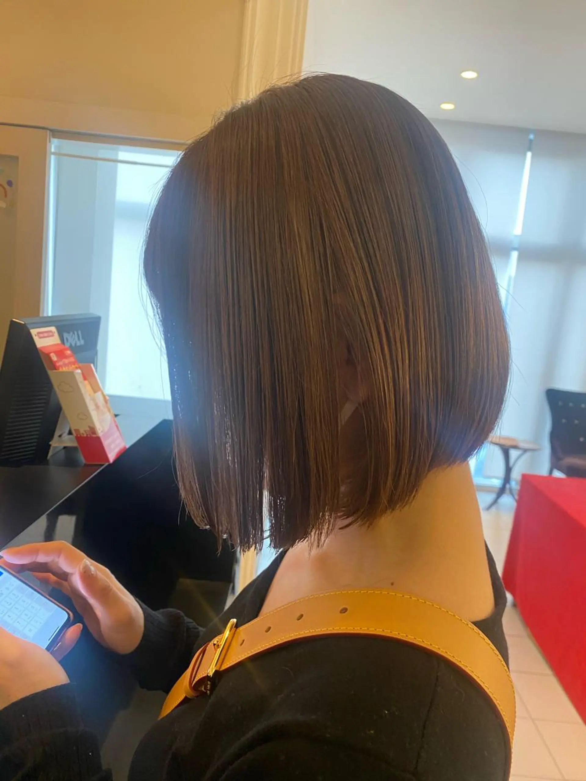 ミディアム ボブ カット ヘアカラー トリートメント 佃 知南のヘアスタイル