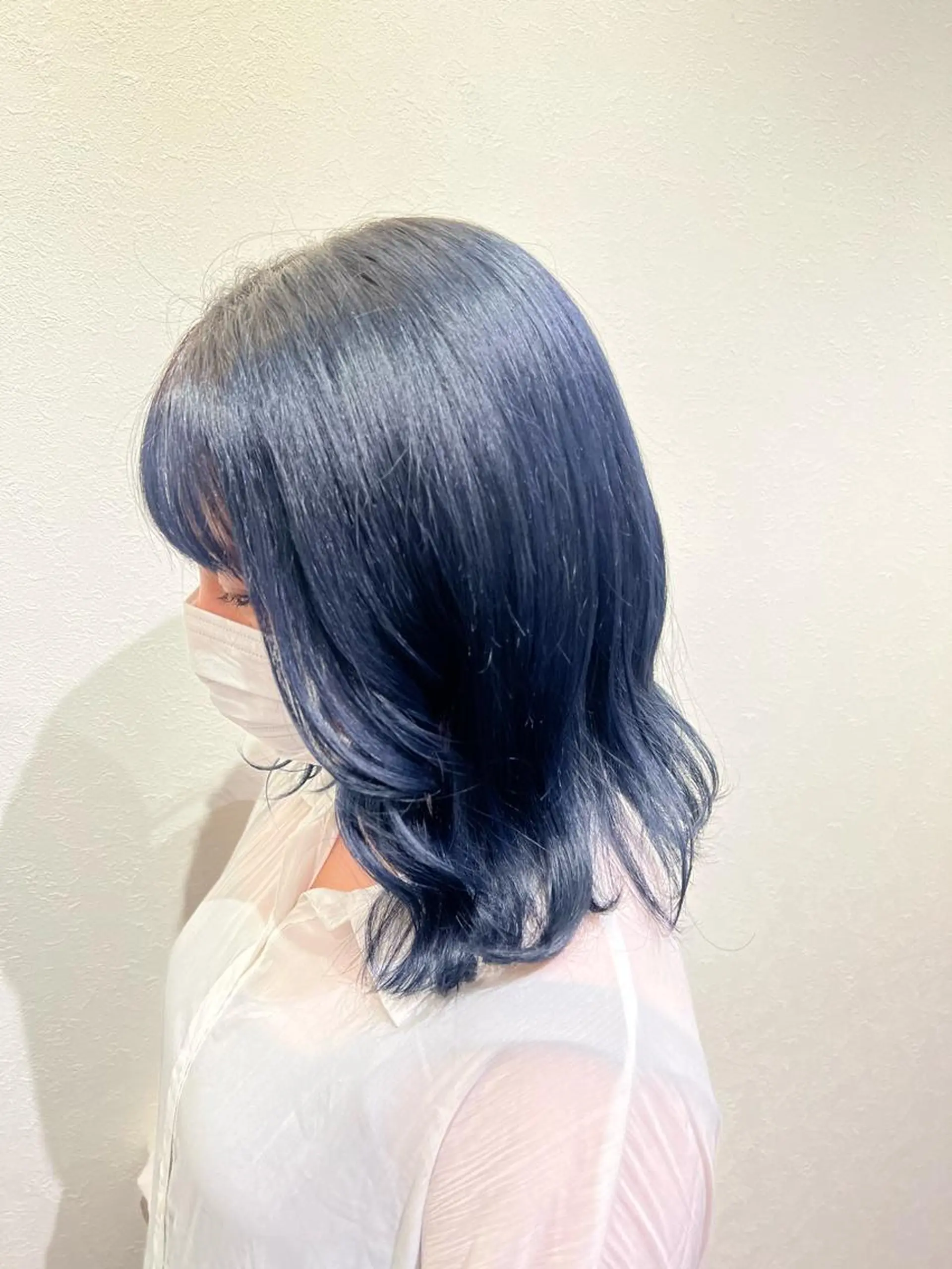 セミロング カラー 黒髪 ブルーカラー ブルーブラック 浦﨑 笑美里のヘアスタイル