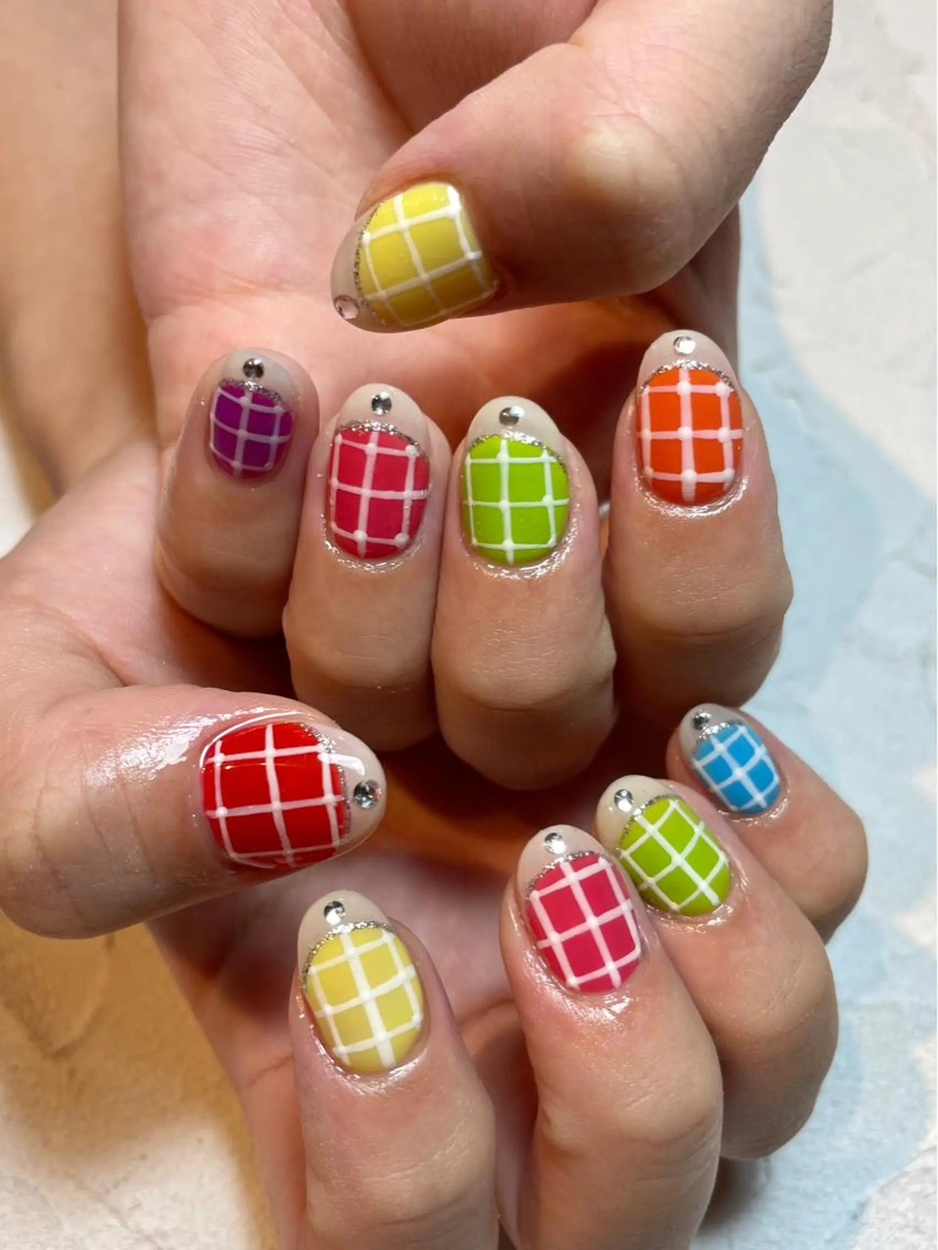 ネイル フレンチネイル 逆フレンチ ストーンネイル 夏ネイル Nail salon Euphoria所属・Nail salon Euphoriaのネイルデザイン