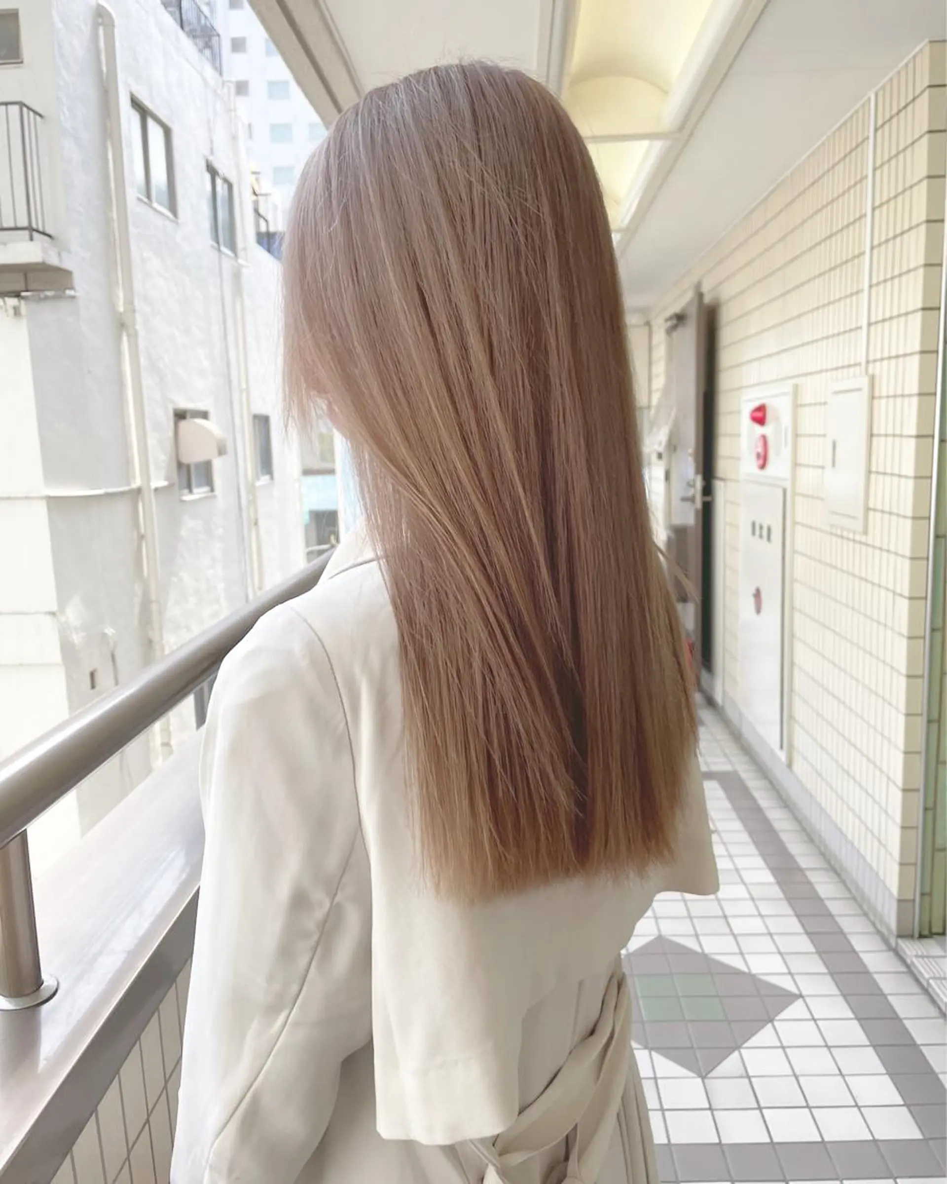 カラー ブリーチ カット ヘアカラー トリートメント レイヤーパーマ 外山貴章のヘアスタイル