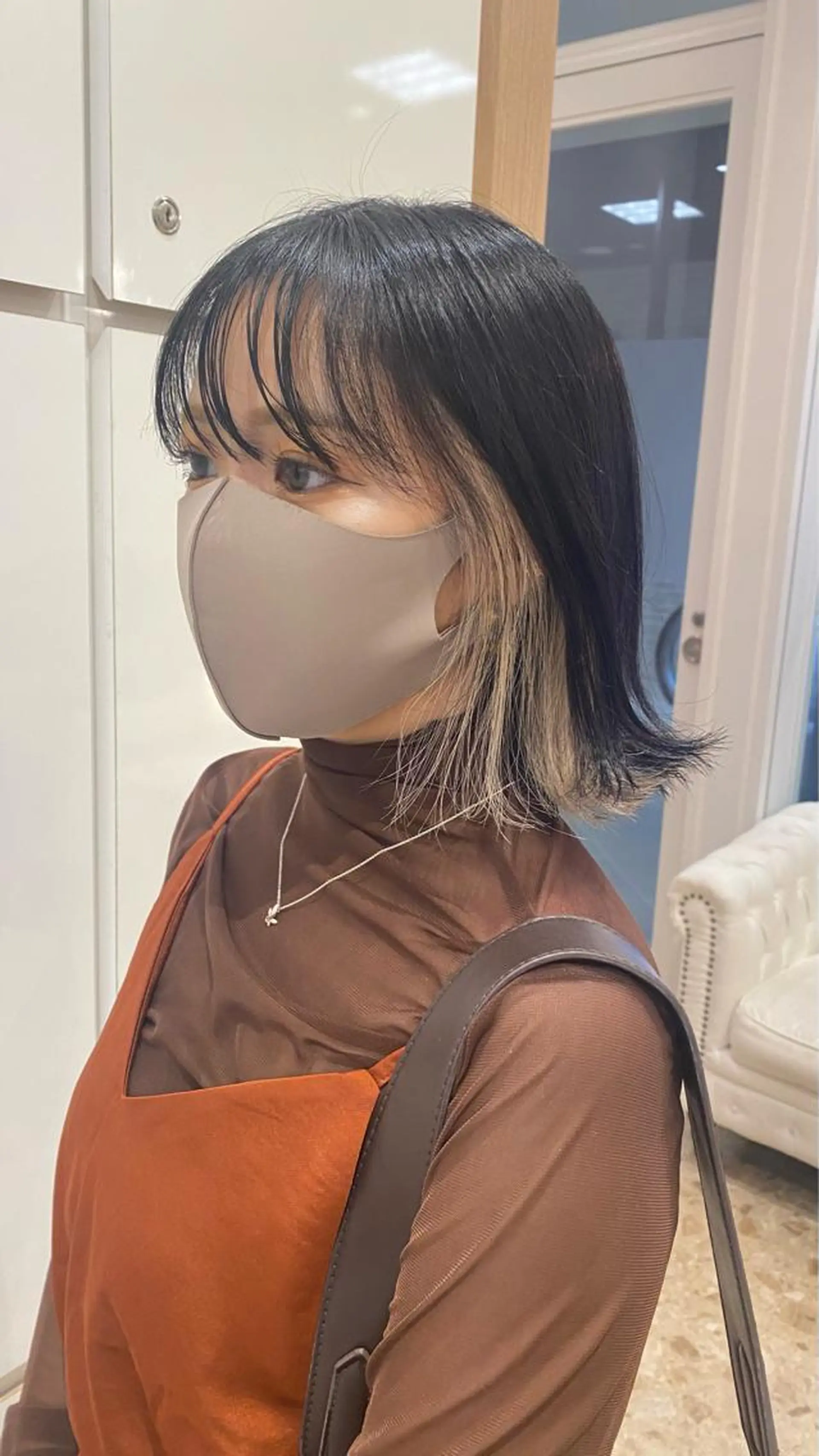 ショート カラー パーマ ヘアアレンジ 切りっぱなしボブ ベージュカラー ハイトーンカラー インナーカラー ピンクカラー 🌿ブリーチ/ミディ アム/🌿‬JINのヘアスタイル
