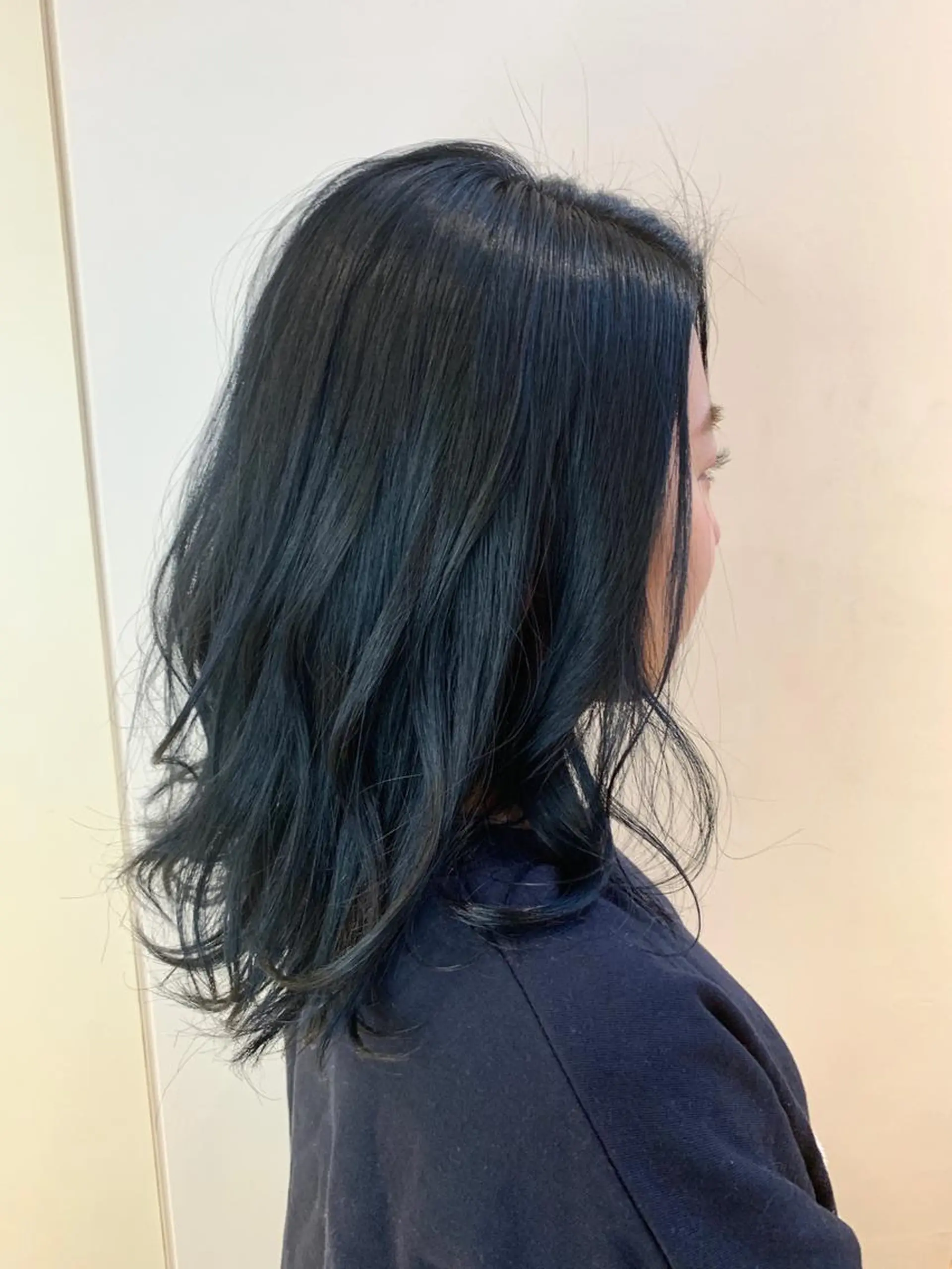 セミロング カラー ブリーチ ブルーカラー ケアブリーチ ネイビーカラー カット ヘアカラー トリートメント Le'a渋谷所属・インナーエクステ渋谷 🦋KAJIのヘアスタイル