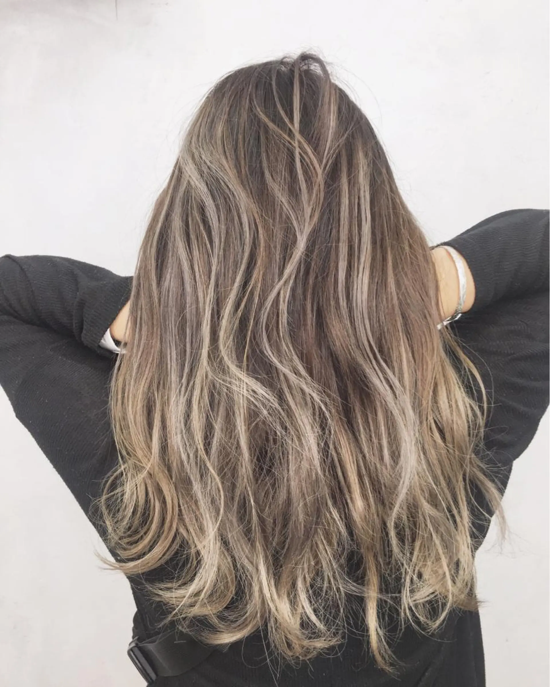 ロング レイヤーカット まお♡レイヤーカット 耳ツボジュエリーのヘアスタイル