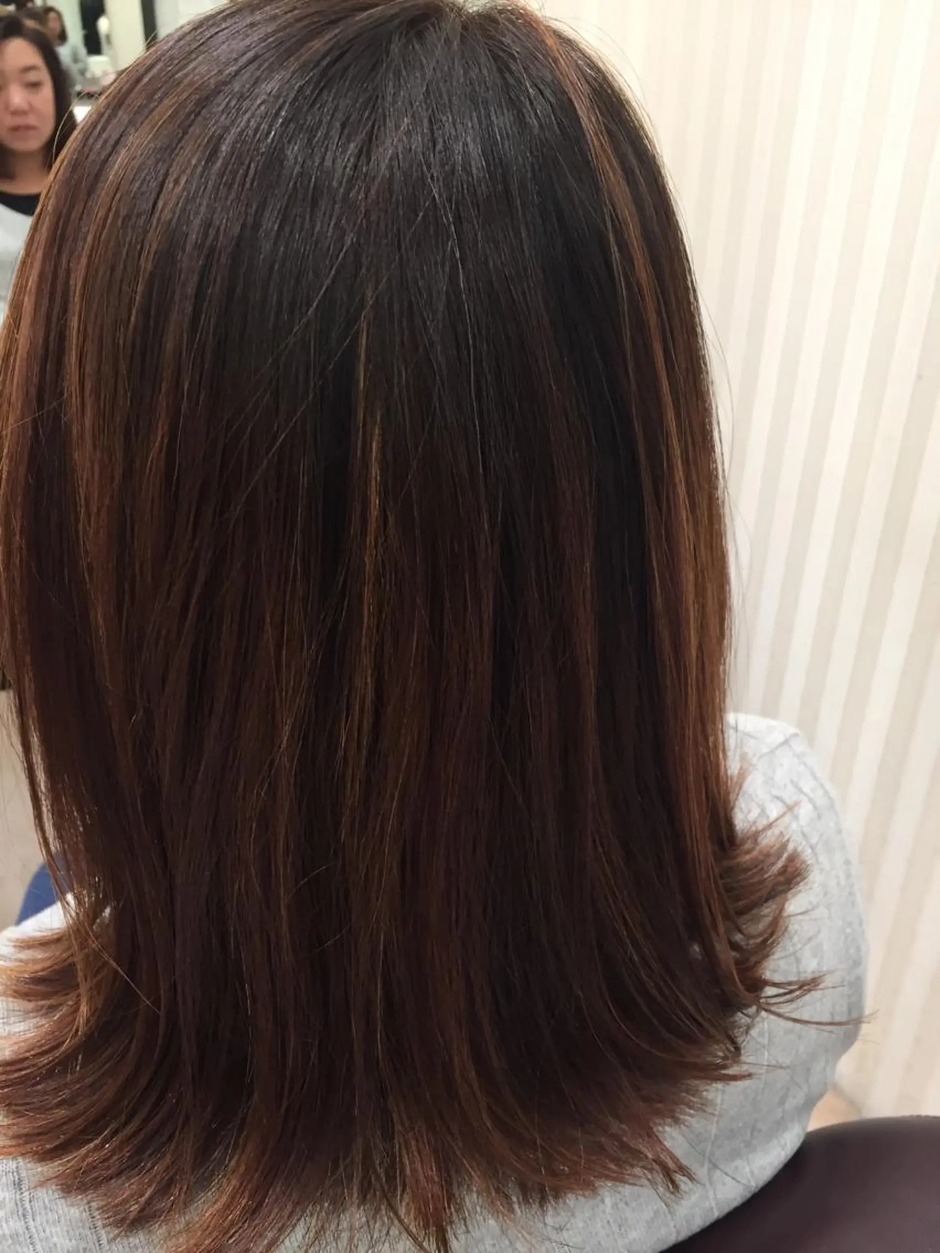 ミディアム カラー 田畑 福恵のヘアスタイル