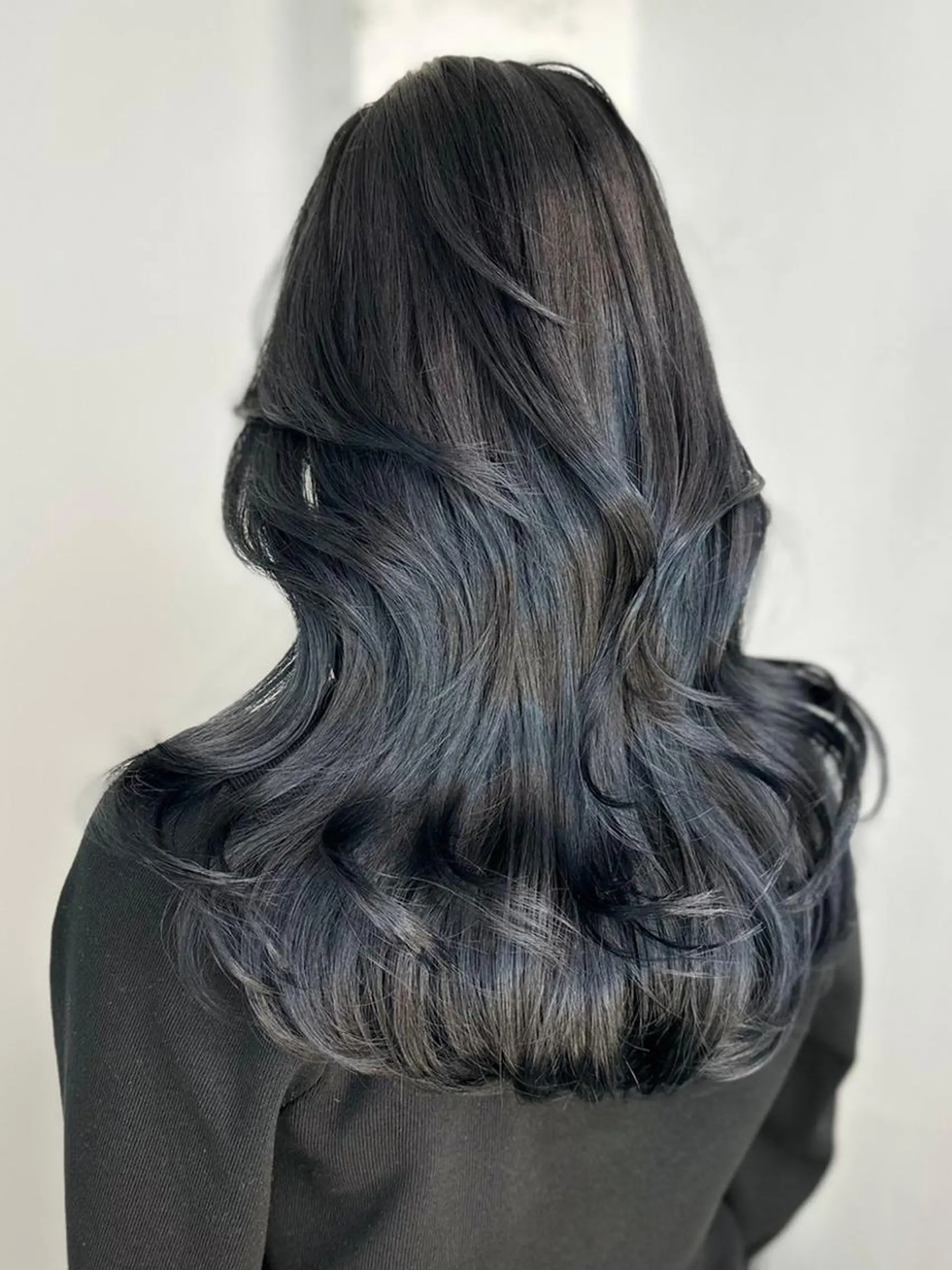 セミロング カラー パーマ ヘアアレンジ 黒髪 ブルーカラー ブルーブラック カット ヘアカラー トリートメント ITbyALBUM 八王子店のヘアスタイル