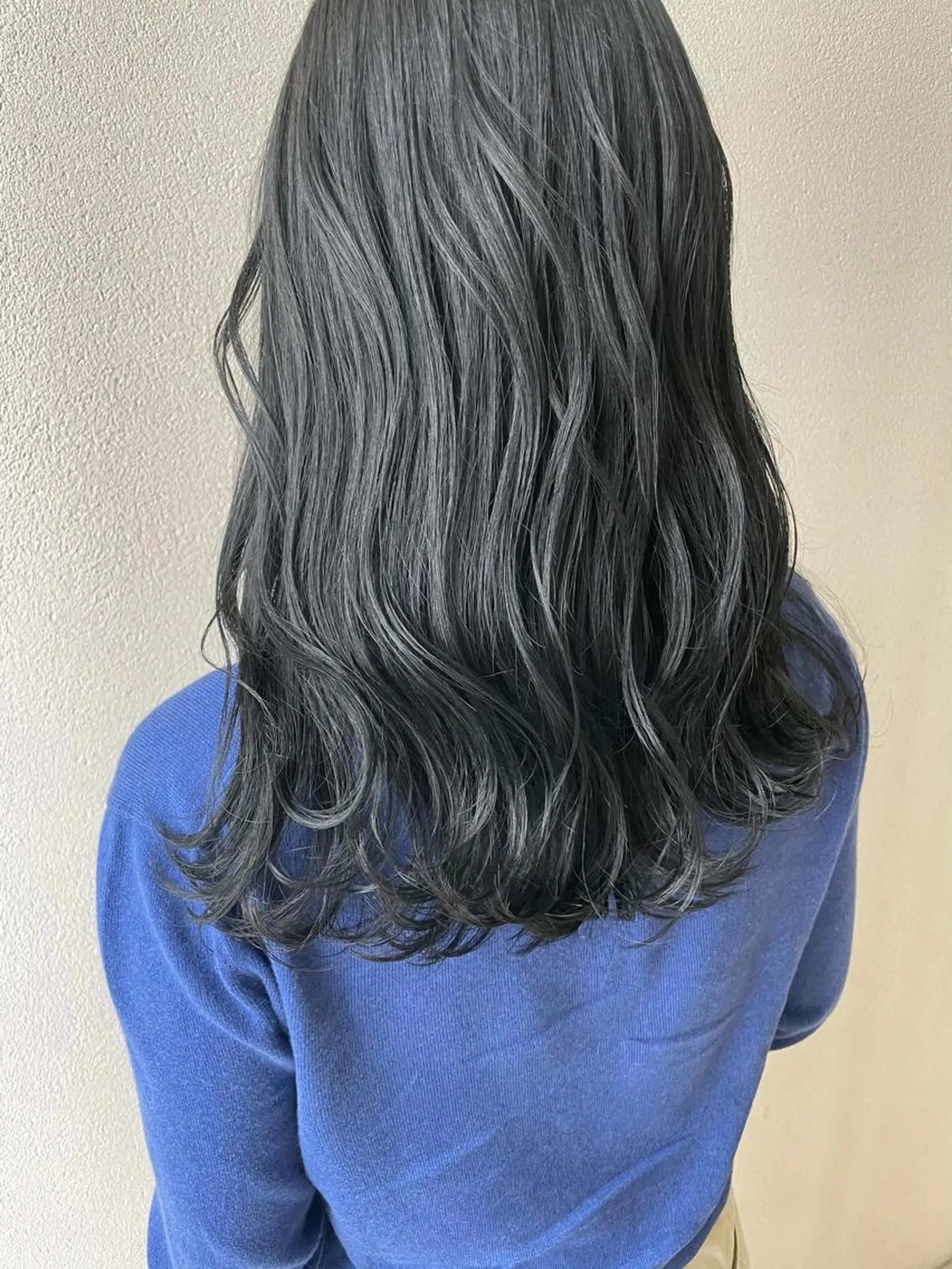 ロング カラー 黒髪 ネイビーカラー 沢田 瞳のヘアスタイル