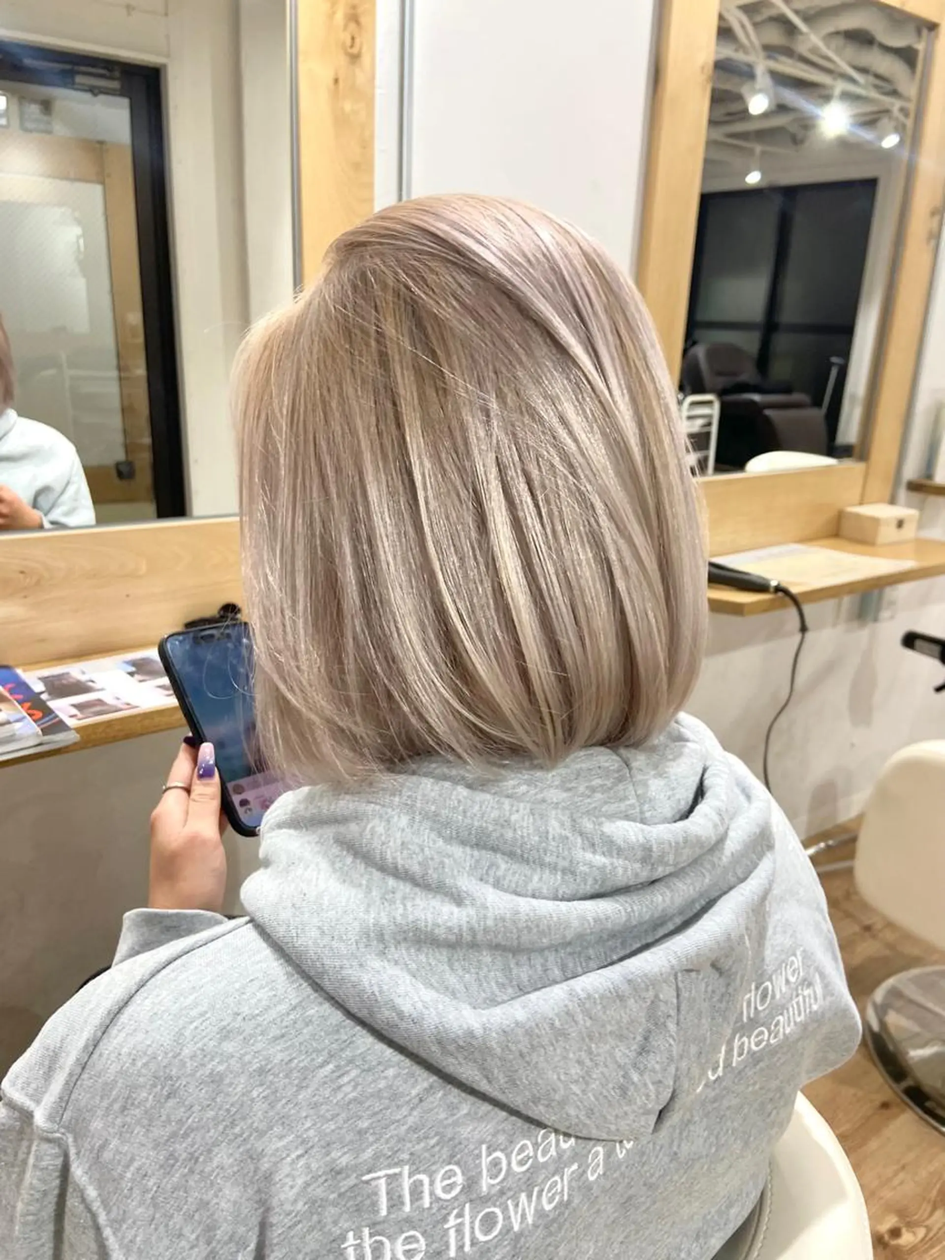 ショート カラー 切りっぱなしボブ ショートボブ バレイヤージュ ブリーチ デザインカラー Kensho 京都駅 ケアブリーチのヘアスタイル