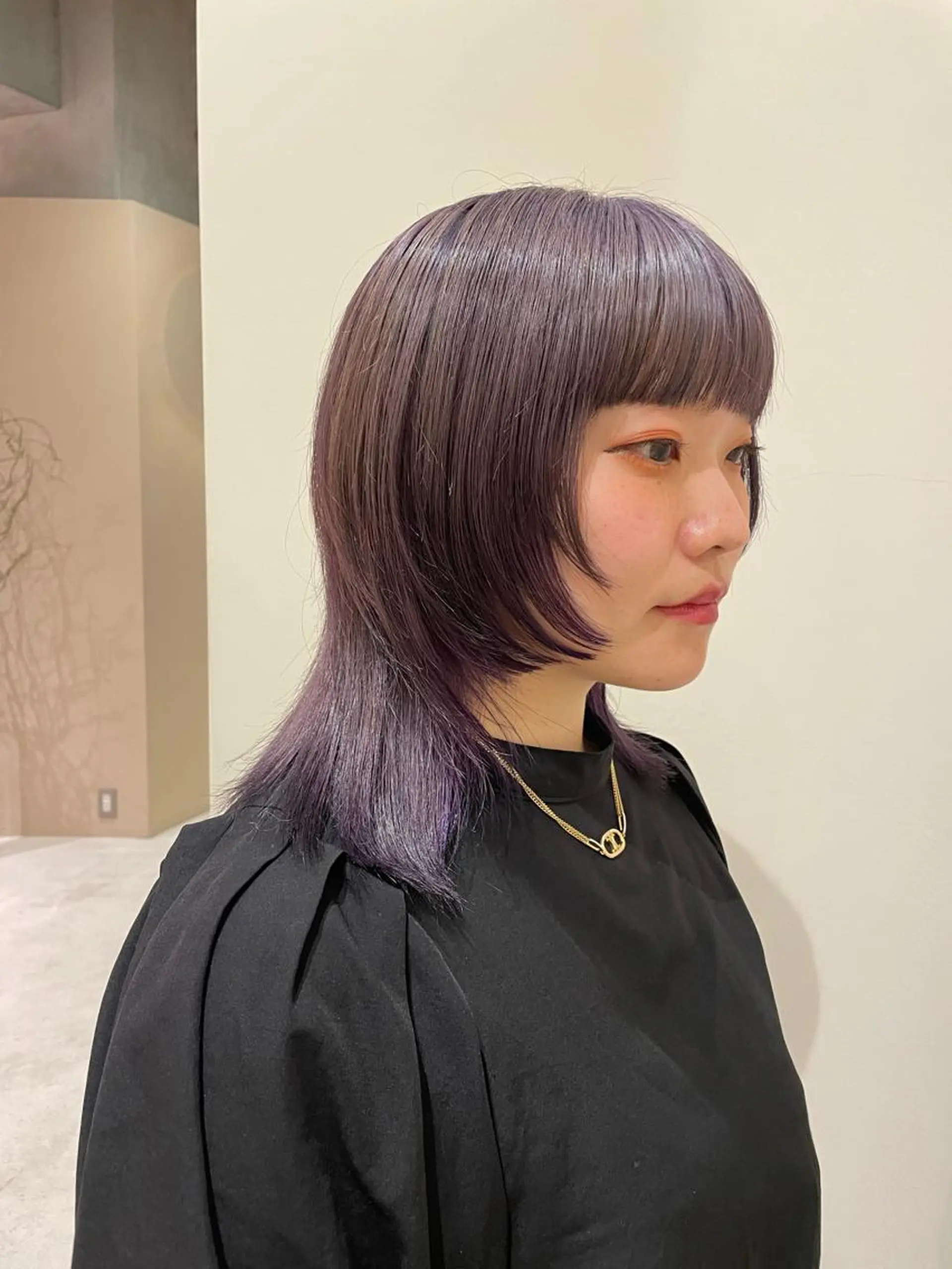 セミロング NERO 眞下秋歩のヘアスタイル