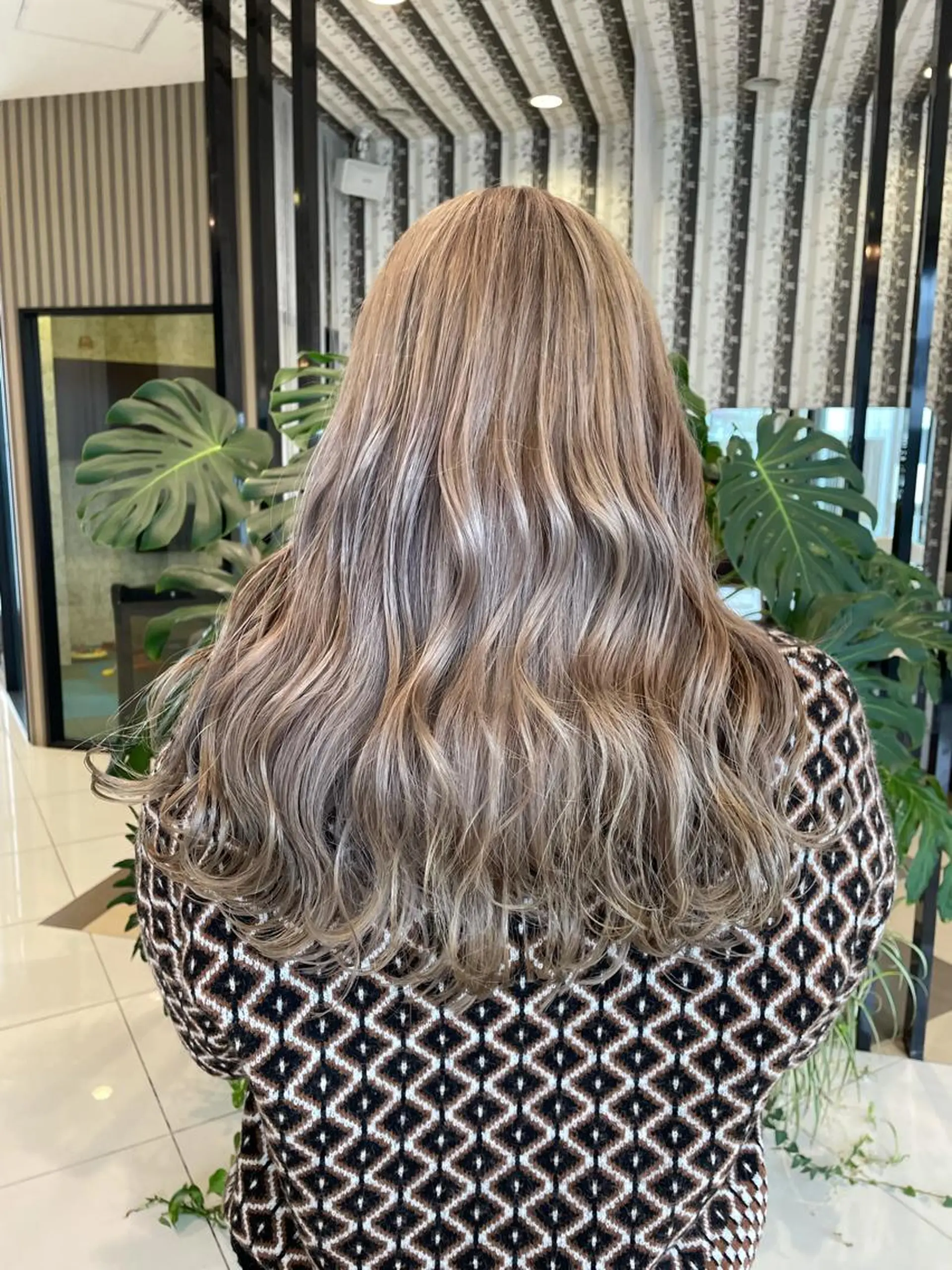 ロング カラー カット ヘアカラー トリートメント 石坂 瀬音のヘアスタイル