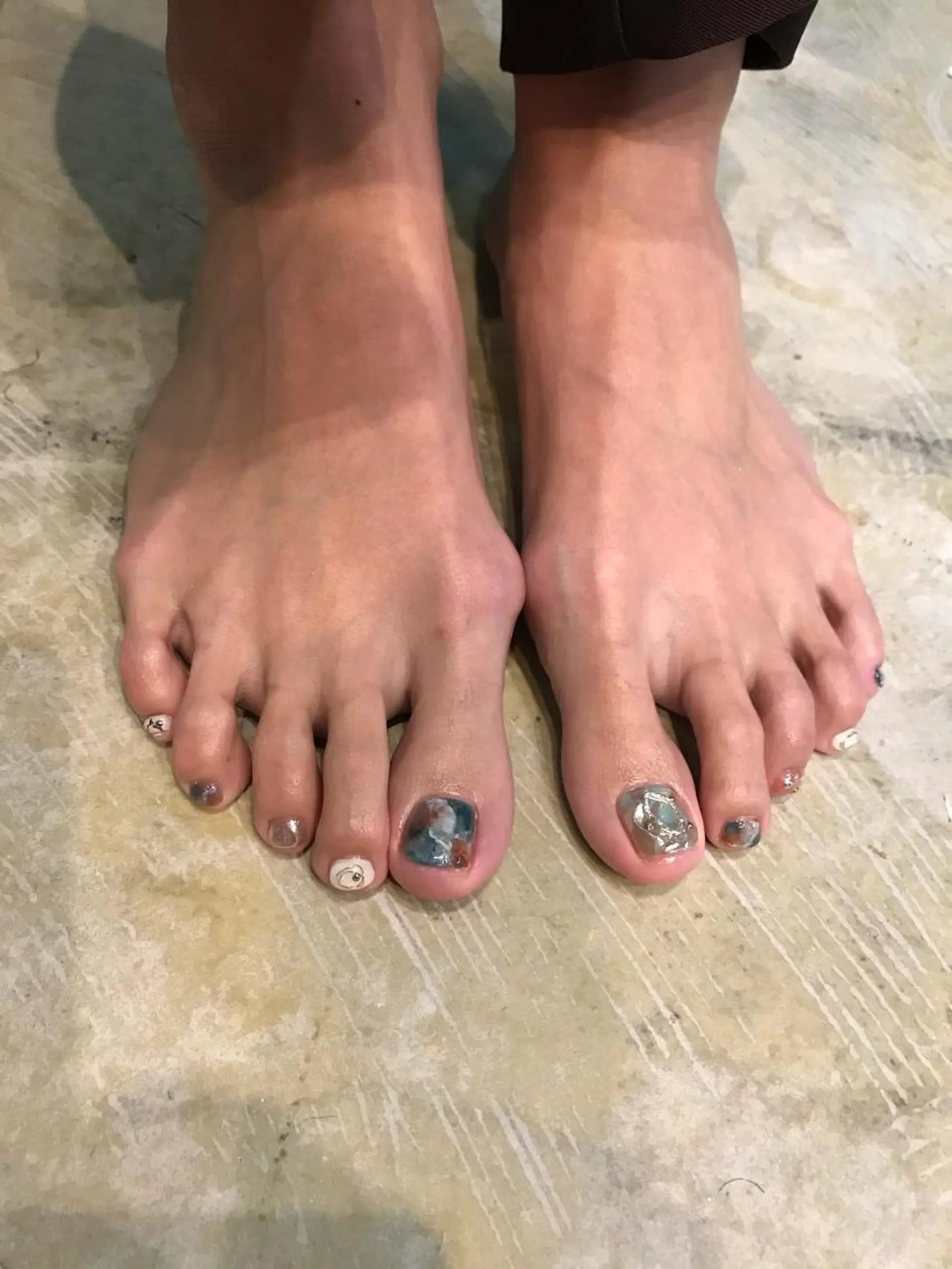 ネイル フットネイル キラキラ オメメのネイルデザイン