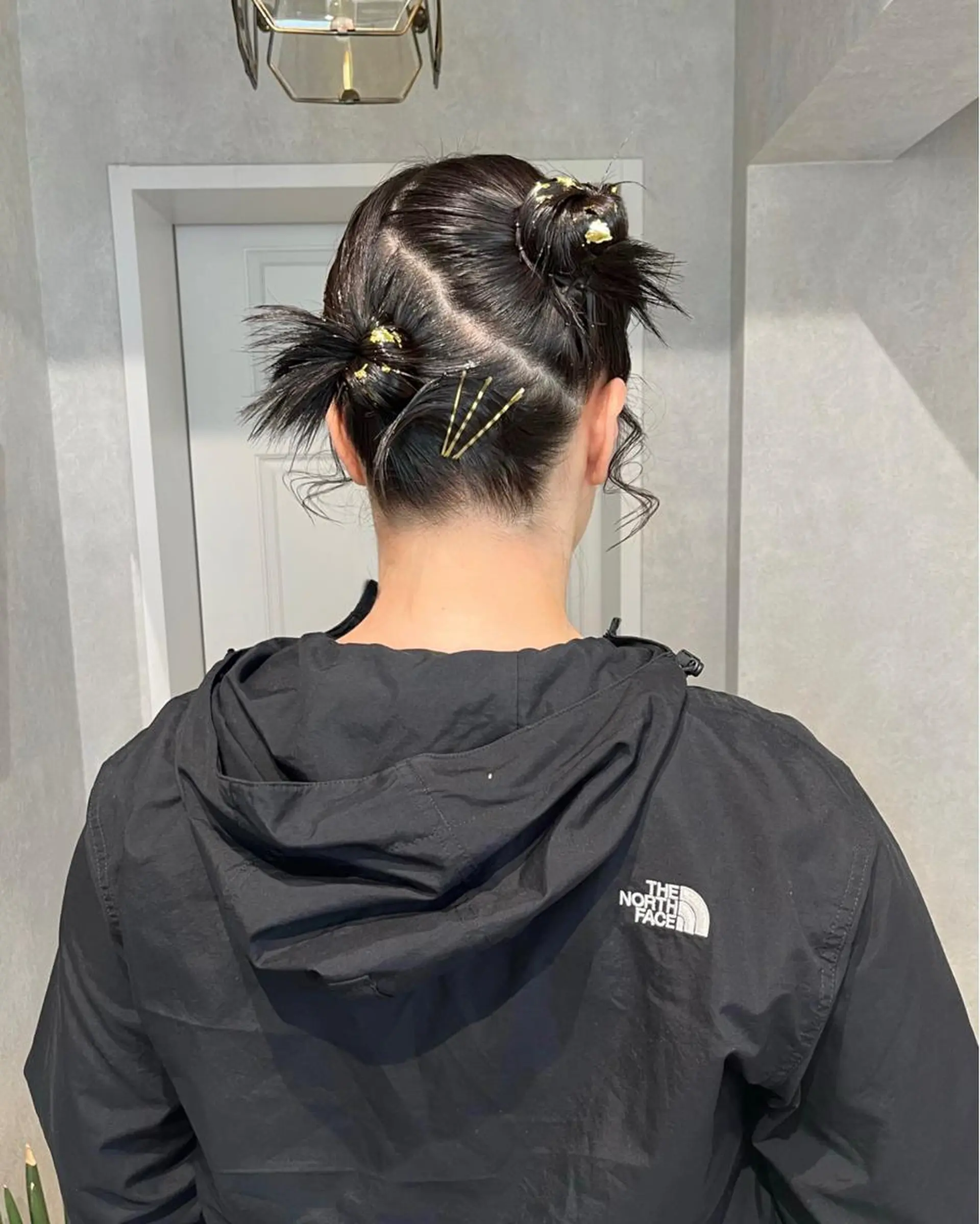 ヘアアレンジ お団子ヘア 卒業式のヘアスタイル behov所属・柔らかハイトーン 🤎Tsubasaのヘアスタイル