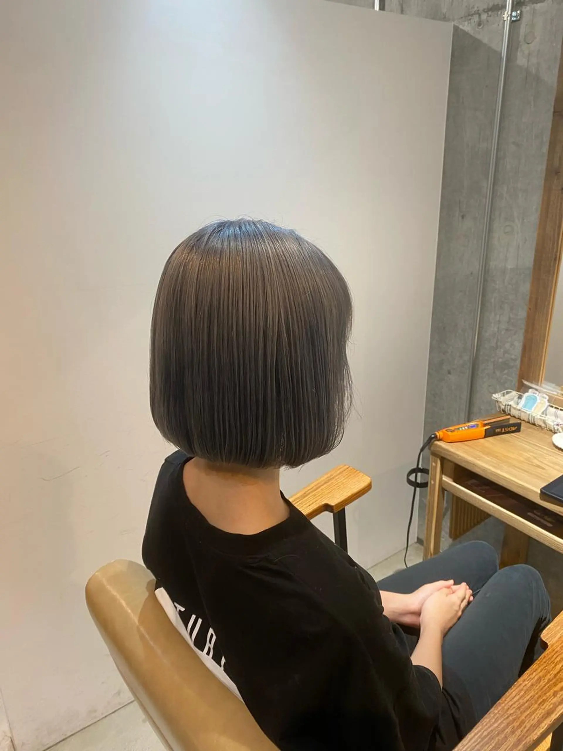 カラー ブリーチ レイヤーカット ハイトーンウエダのヘアスタイル