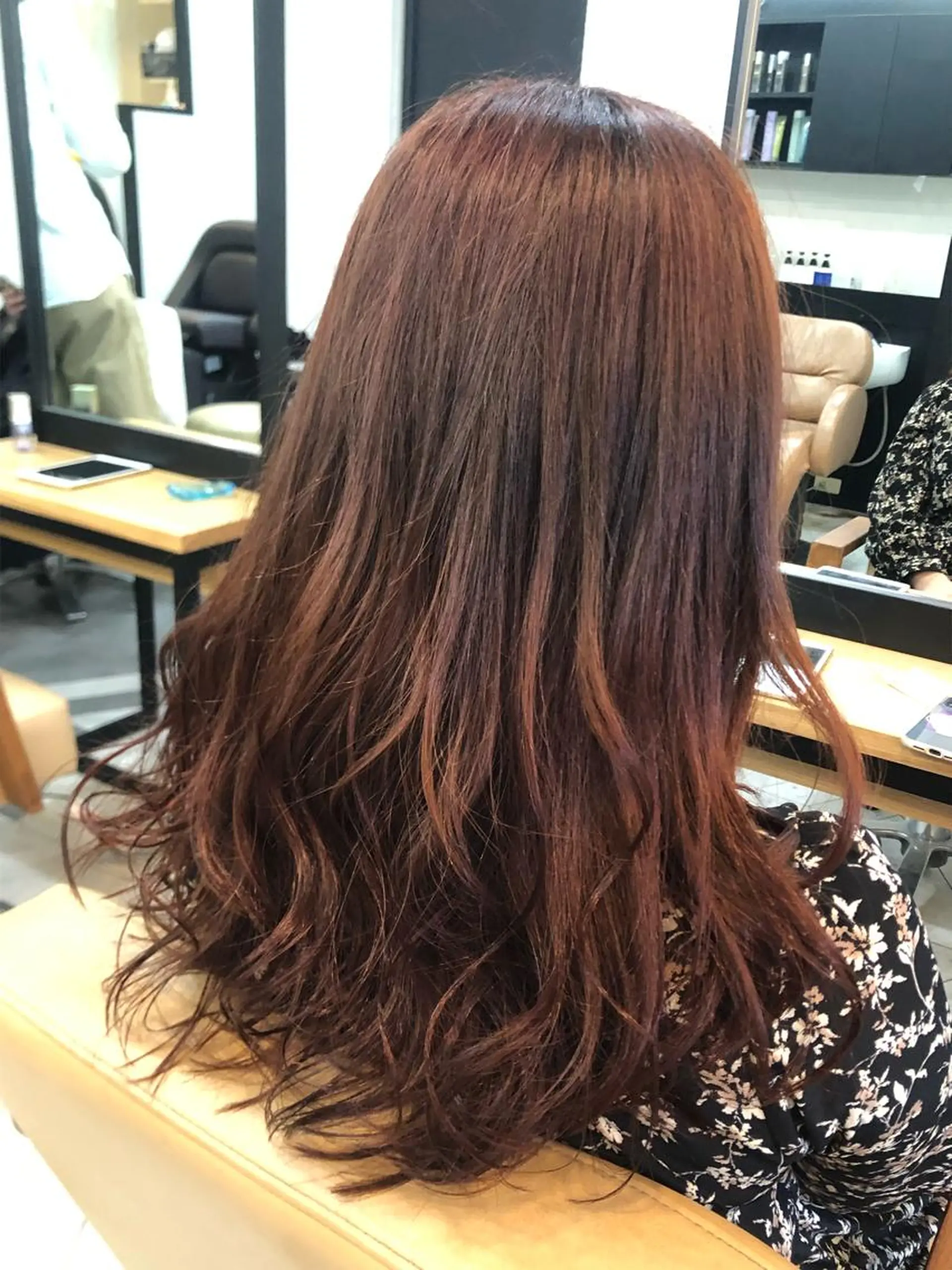 セミロング カラー ブリーチ ブラウンカラー ブリーチなしカラー ピンクカラー ピンクブラウン カット ヘアカラー トリートメント est hair Ameri 松戸店所属・和田 真弥のヘアスタイル