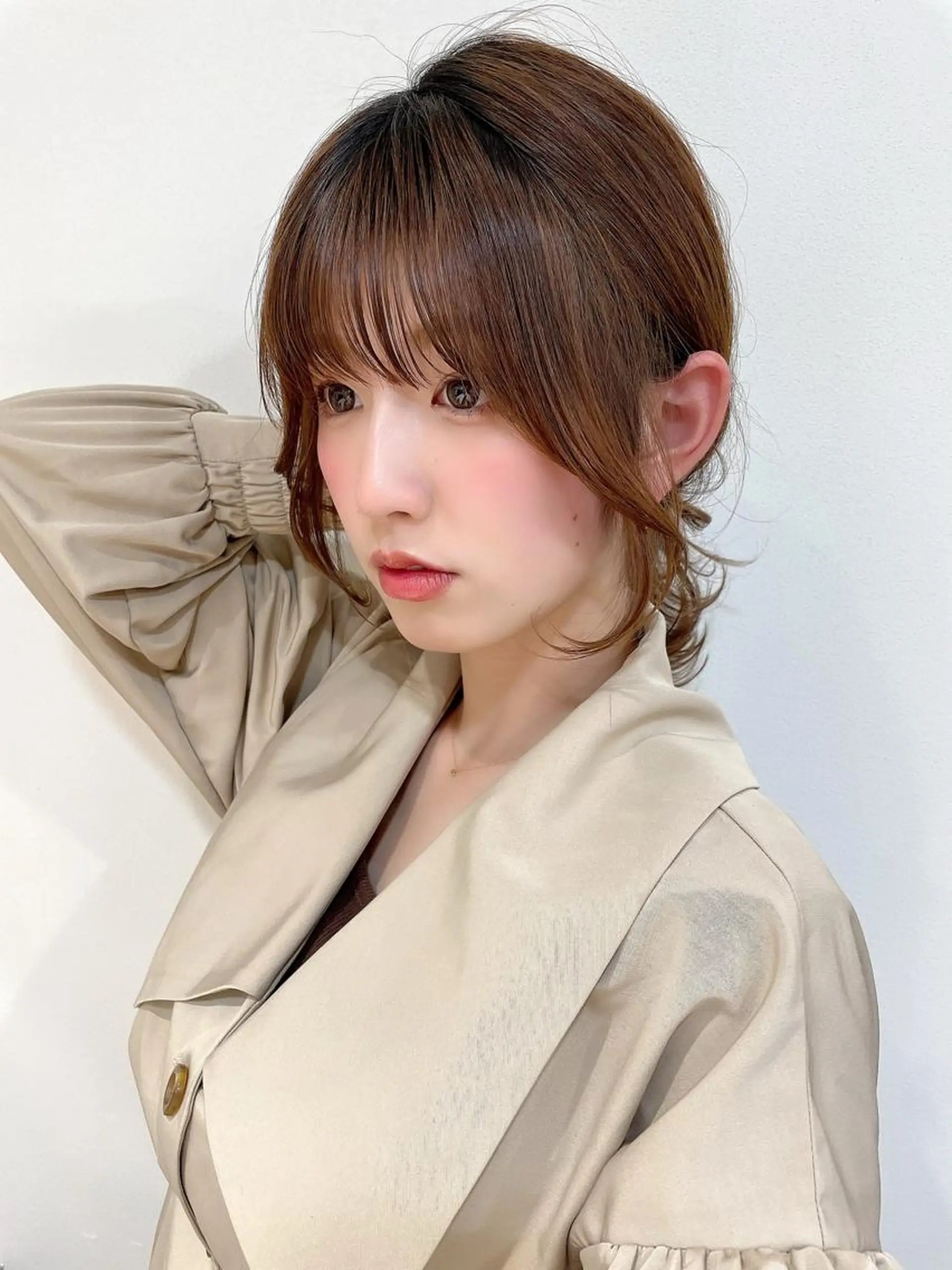 セミロング カラー ベージュカラー 黒髪 ブリーチ ブルーカラー ブルーブラック ブリーチなしカラー 特化　　kaiのヘアスタイル