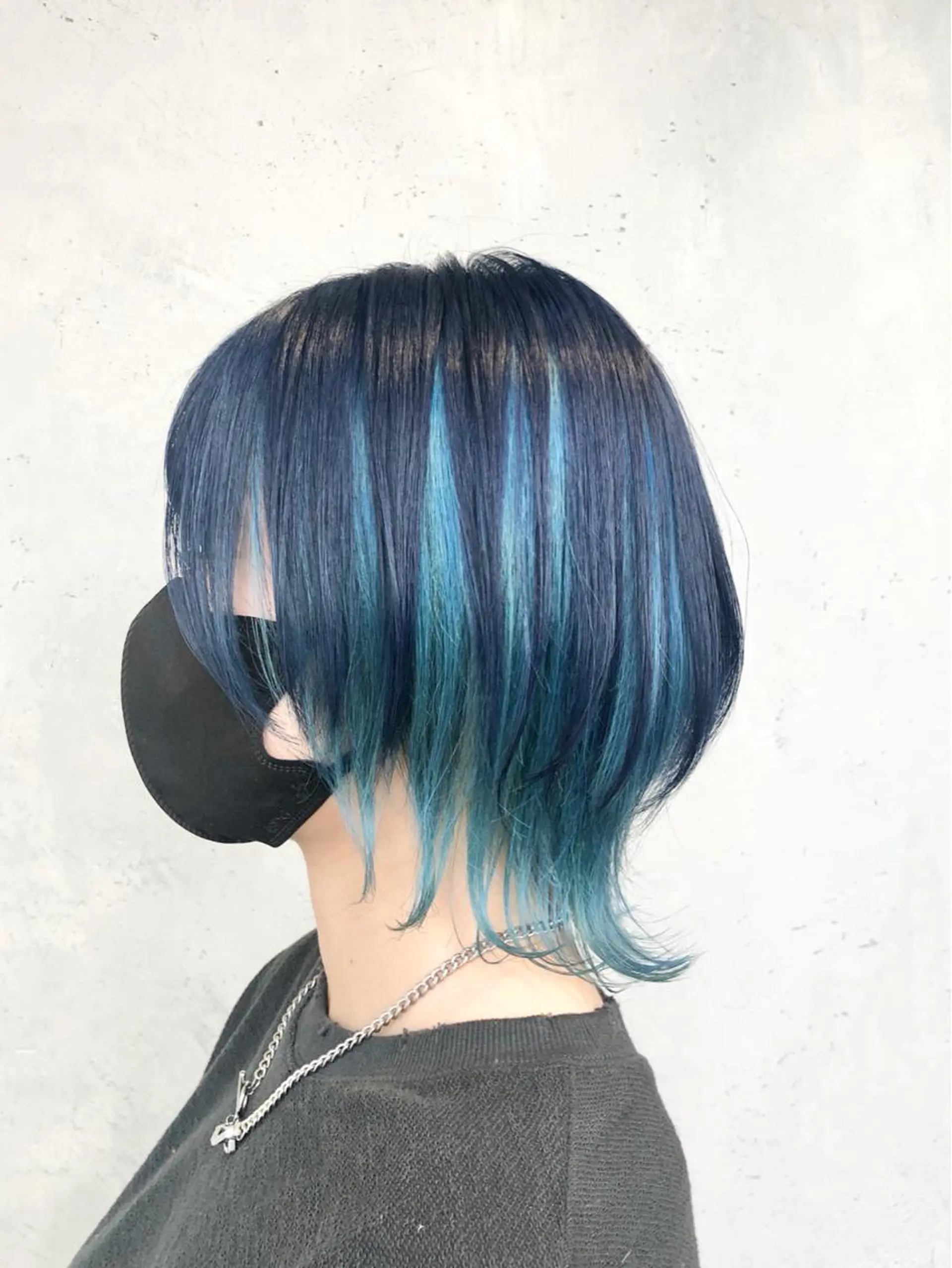 ショート カラー ヘアアレンジ ブルーカラー ネイビーカラー ウルフカット カット ヘアカラー トリートメント ｲﾝﾅｰｶﾗｰ屋さん 🫧伊藤拓実のヘアスタイル