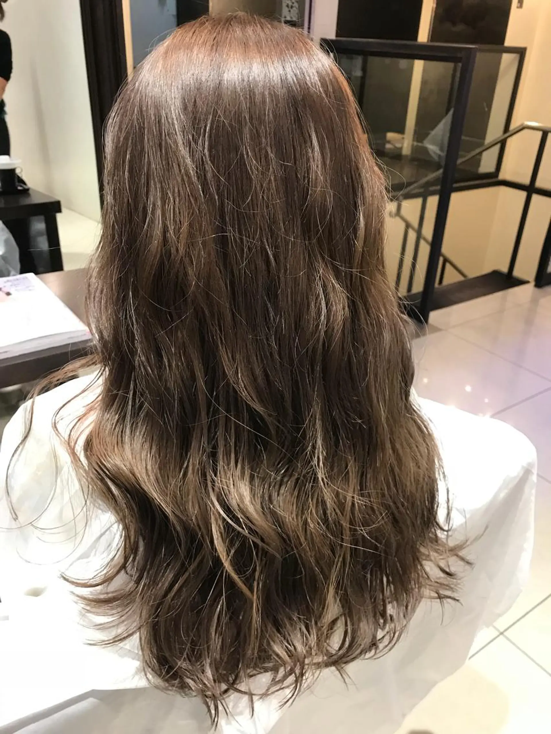 ロング カラー アッシュ ベージュカラー 村岡 夏美のその他イメージ