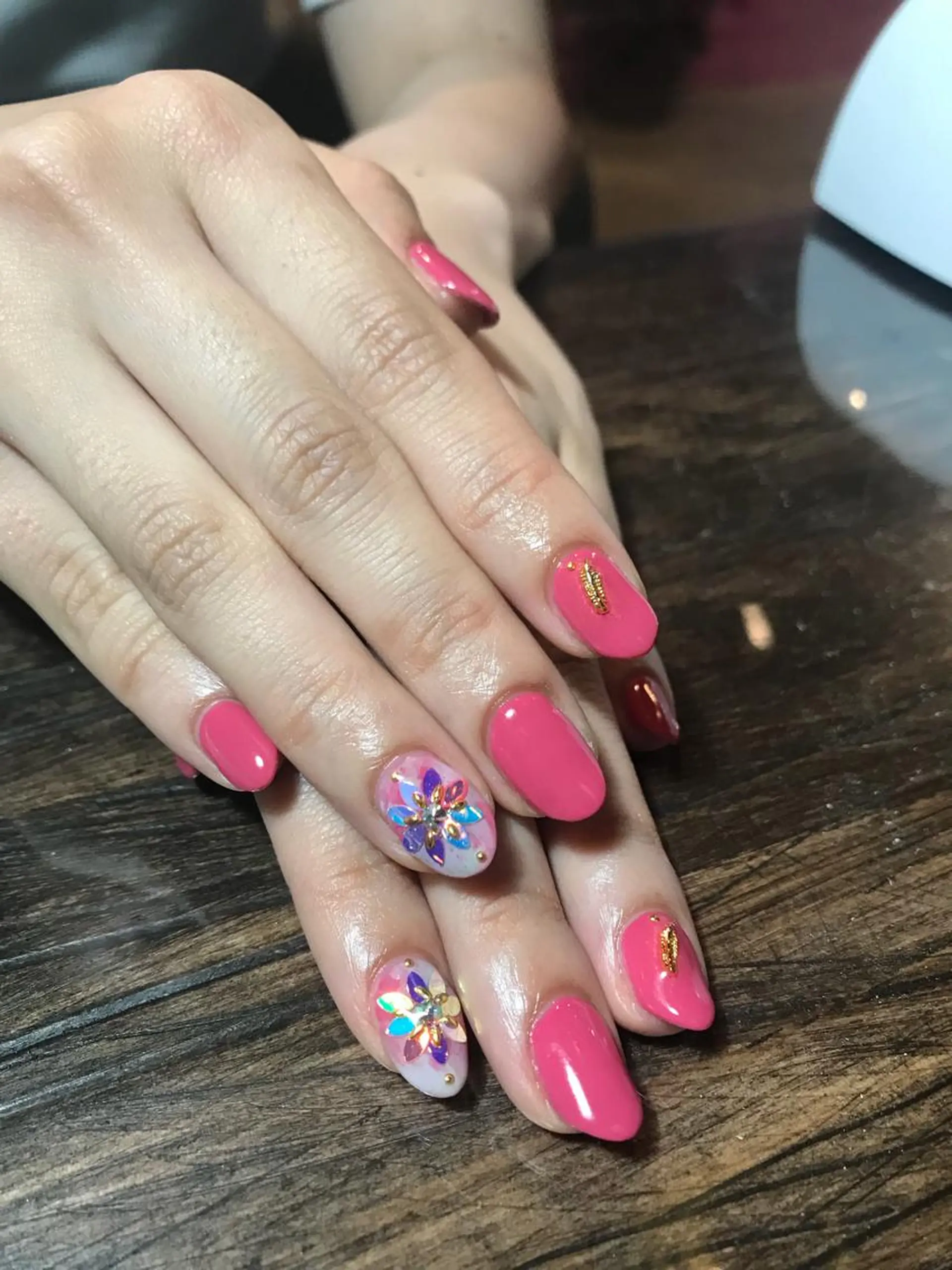 ネイル キラキラ オメメのネイルデザイン